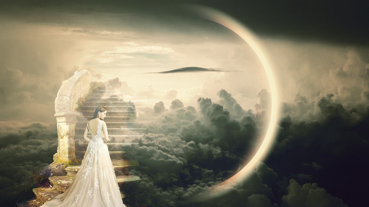 A woman standing near the staircase to heaven. | Photo: Pixabay/Willgard