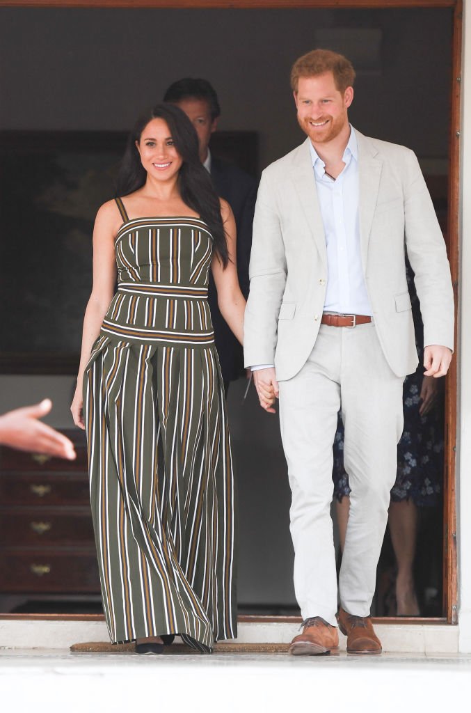 Le prince Harry et Meghan assistent à une réception à la résidence du haut-commissaire britannique. | Source: Getty Images Le prince Harry et Meghan assistent à une réception à la résidence du haut-commissaire britannique. | Source: Getty Images