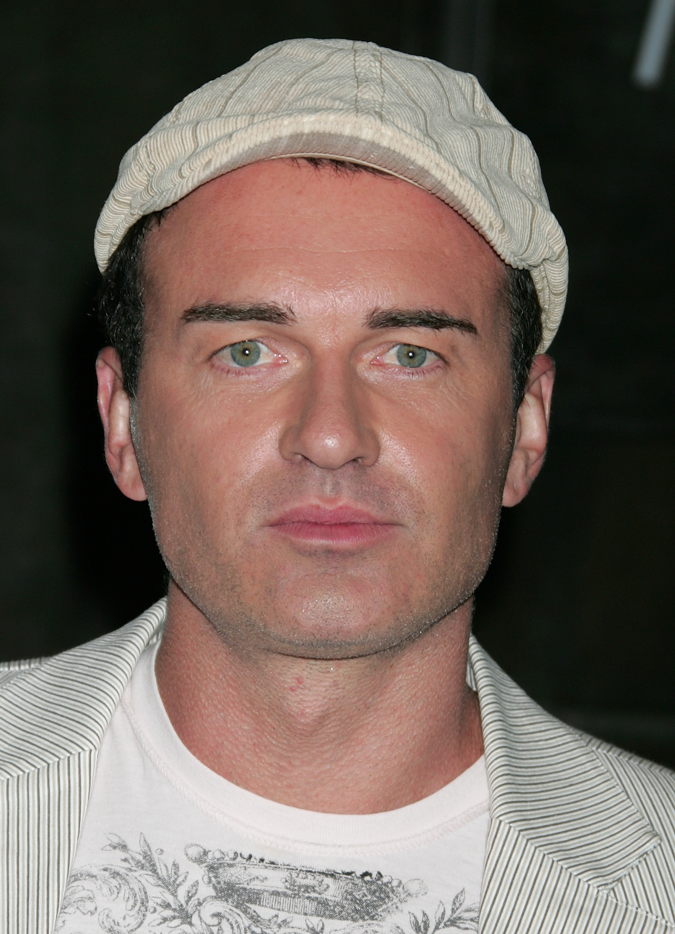 The actor attends the "Nip/Tuck" celebration of the show's Miami to Los Angeles move on October 25, 2007, in Hollywood, California. | Source: Getty Images
