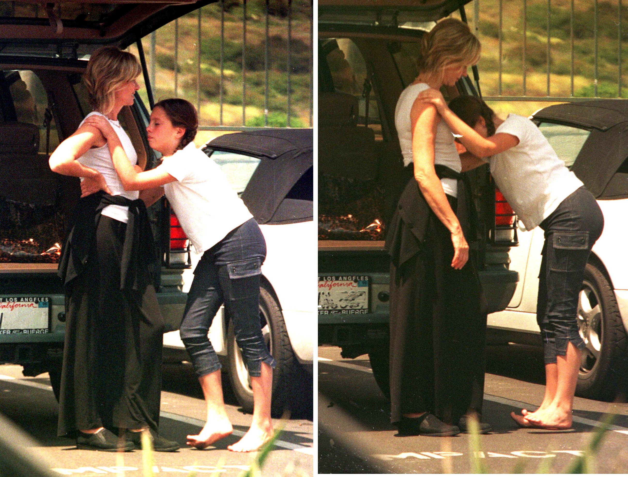 Actress Olivia Newton-John and her daughter Chloe in Malibu California on May, 24 1999 | Source: Getty Images