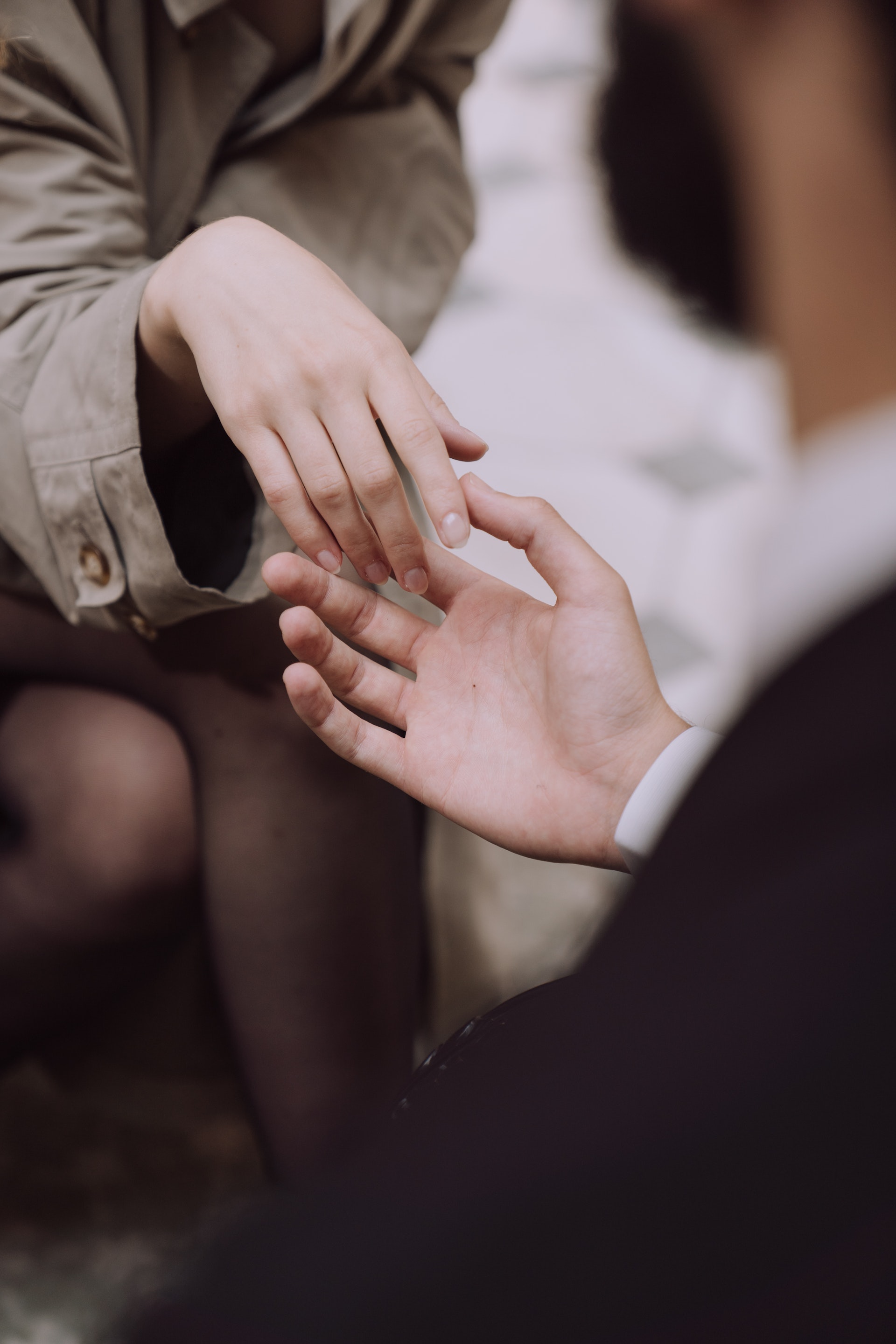 A man holding a woman's hand | Source: Pexels