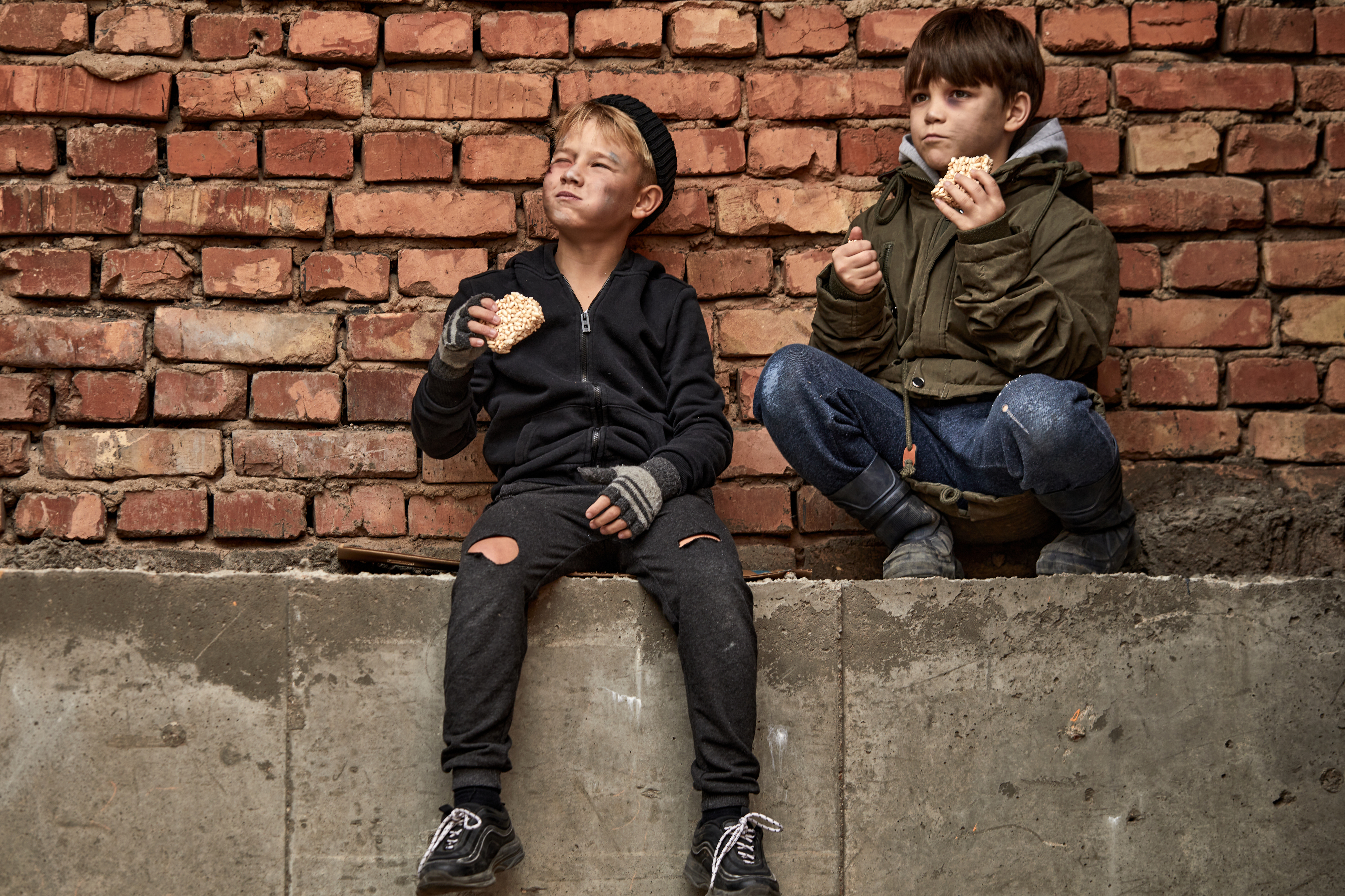 Poor street kids enjoy meal | Source: Shutterstock.com