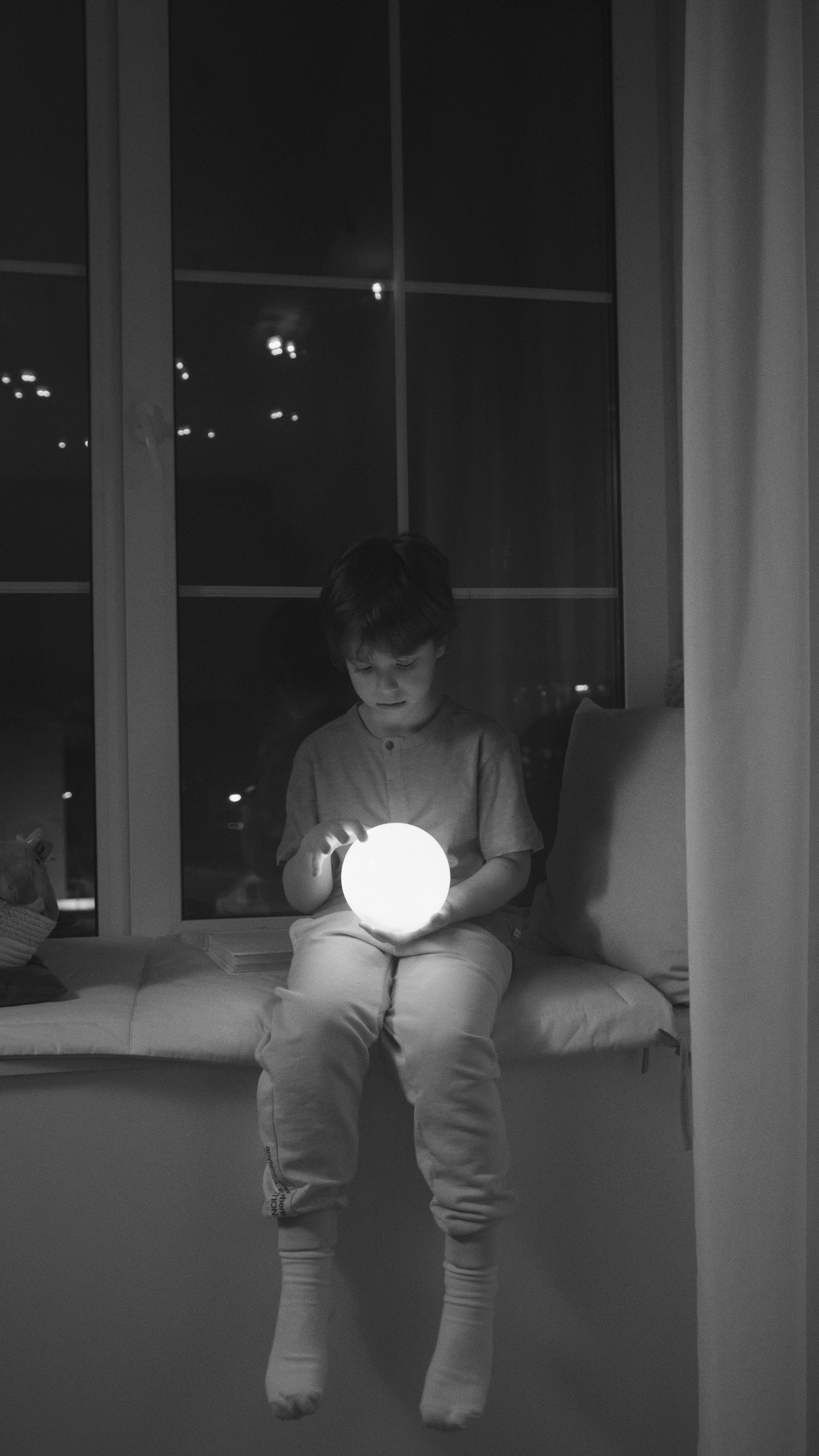 A boy holding a light ball | Source: Pexels