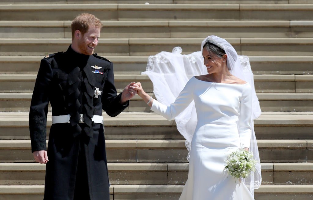 El príncipe Harry y Meghan Markle saliendo de la capilla de St George en el castillo de Windsor tras su boda, el 19 de mayo de 2018. | Foto: Getty Images