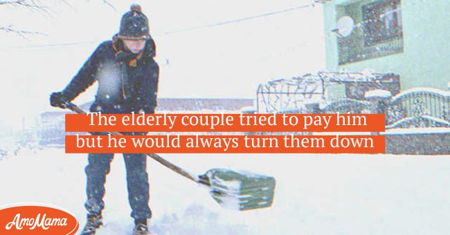 The boy helped the fragile old couple every day without taking a penny from them | Source: Shutterstock