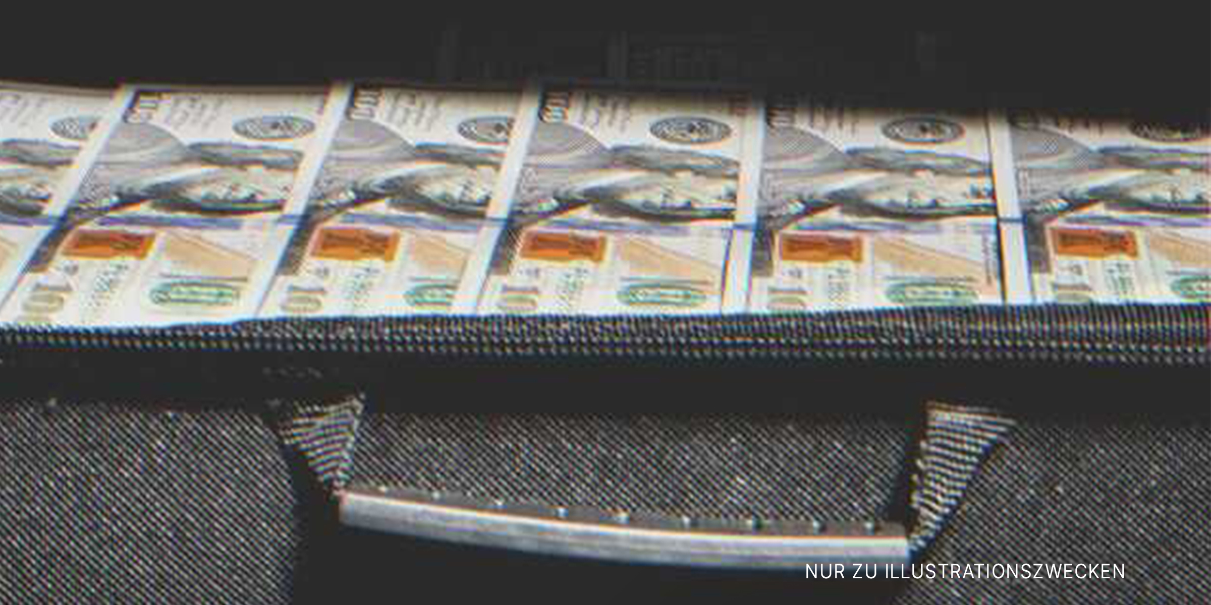Ein Koffer mit Banknoten | Quelle: Shutterstock