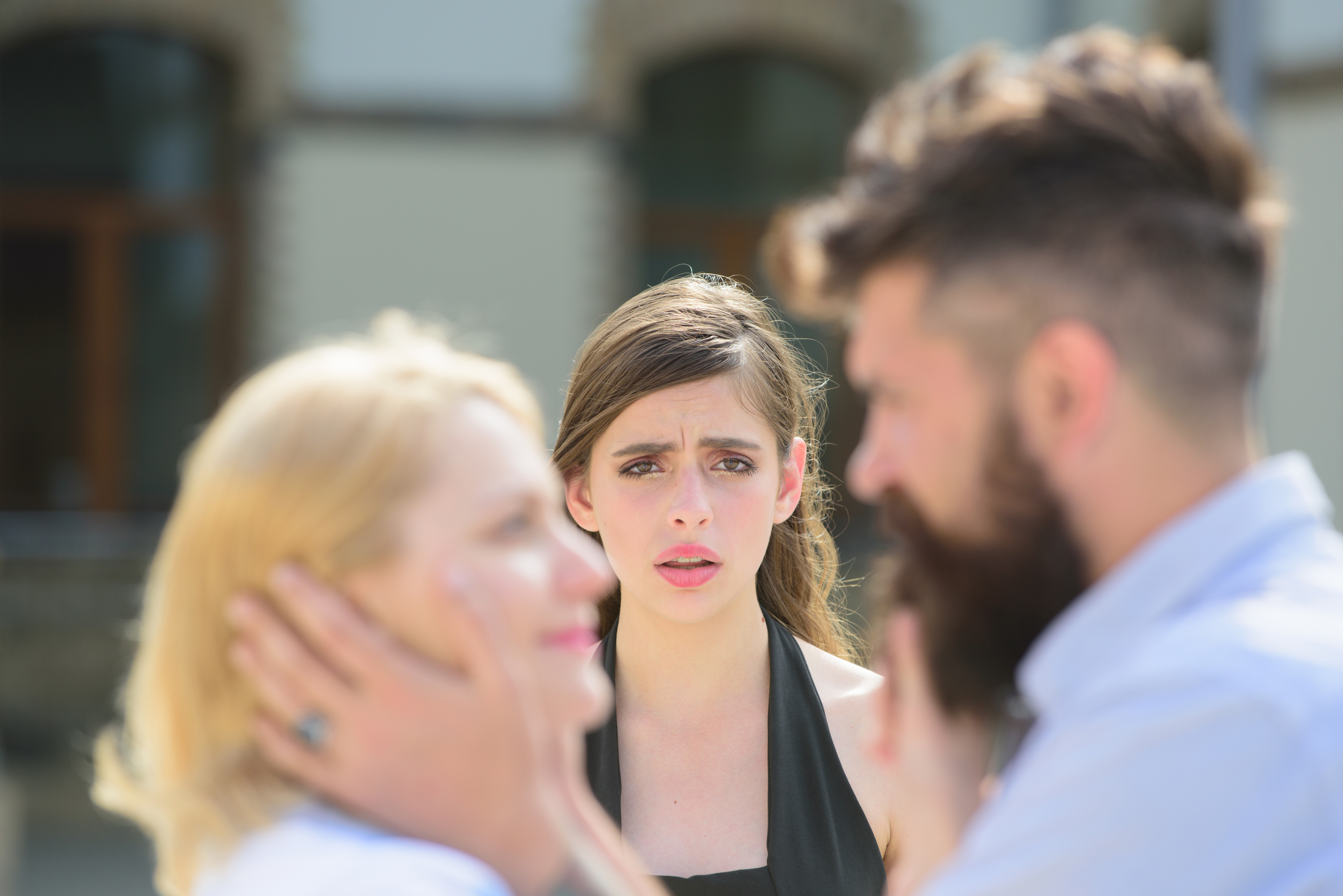 A heartbroken woman sees her boyfriend with another lady | Source: Shutterstock