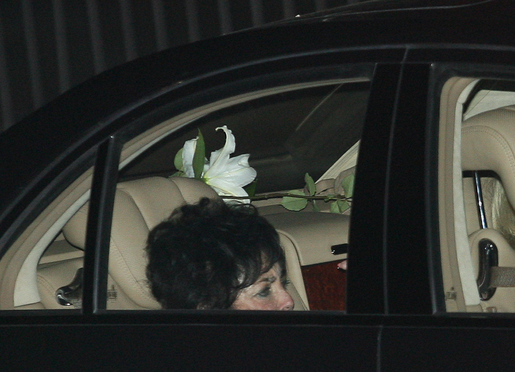 The actress is sighted sitting in a car in Glendale, California, on September 3, 2009 | Source: Getty Images