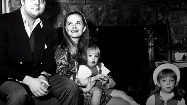 Jullie Mannix et sa famille/ Source : YouTube/ Secret Storms Jullie Mannix et sa famille/ Source : YouTube/ Secret Storms