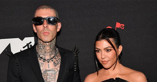 Travis Barker and Kourtney Kardashian on the VMA red carpet, September 2021 | Source: Getty Images