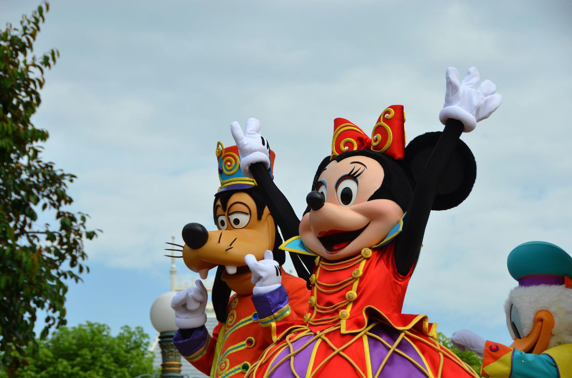 Little Robbie yearned to meet his favorite Disney characters in Disneyland. | Source: Pixabay