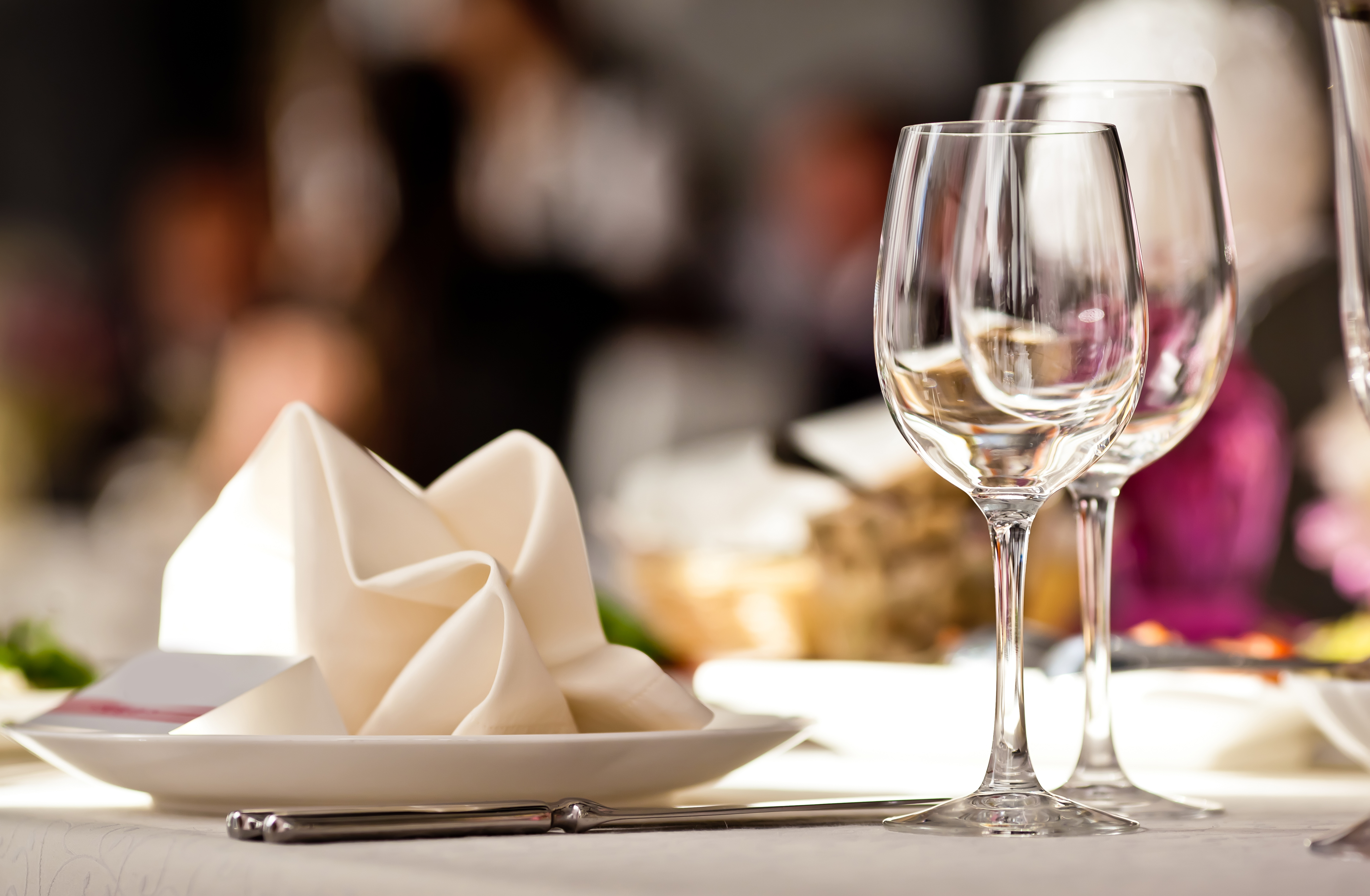 Two glasses and napkins lying on a table | Source: Shutterstock