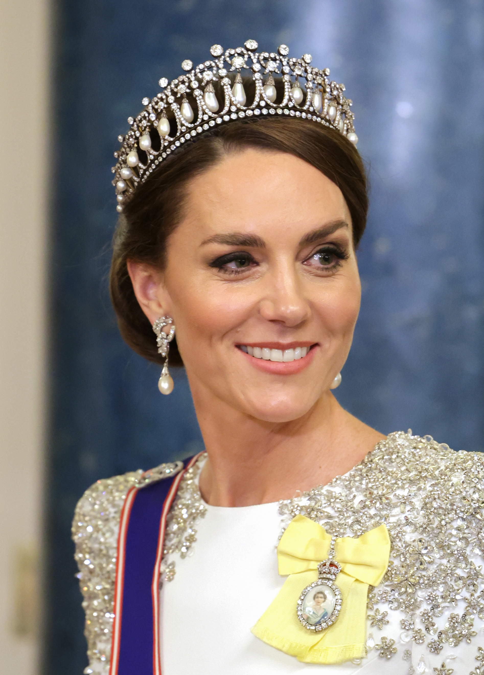 Princess Catherine wears Princess Dianas Cambridge Lovers Knot tiara at the State Banquet at Buckingham Palace on November 22, 2022 | Source: Getty Images