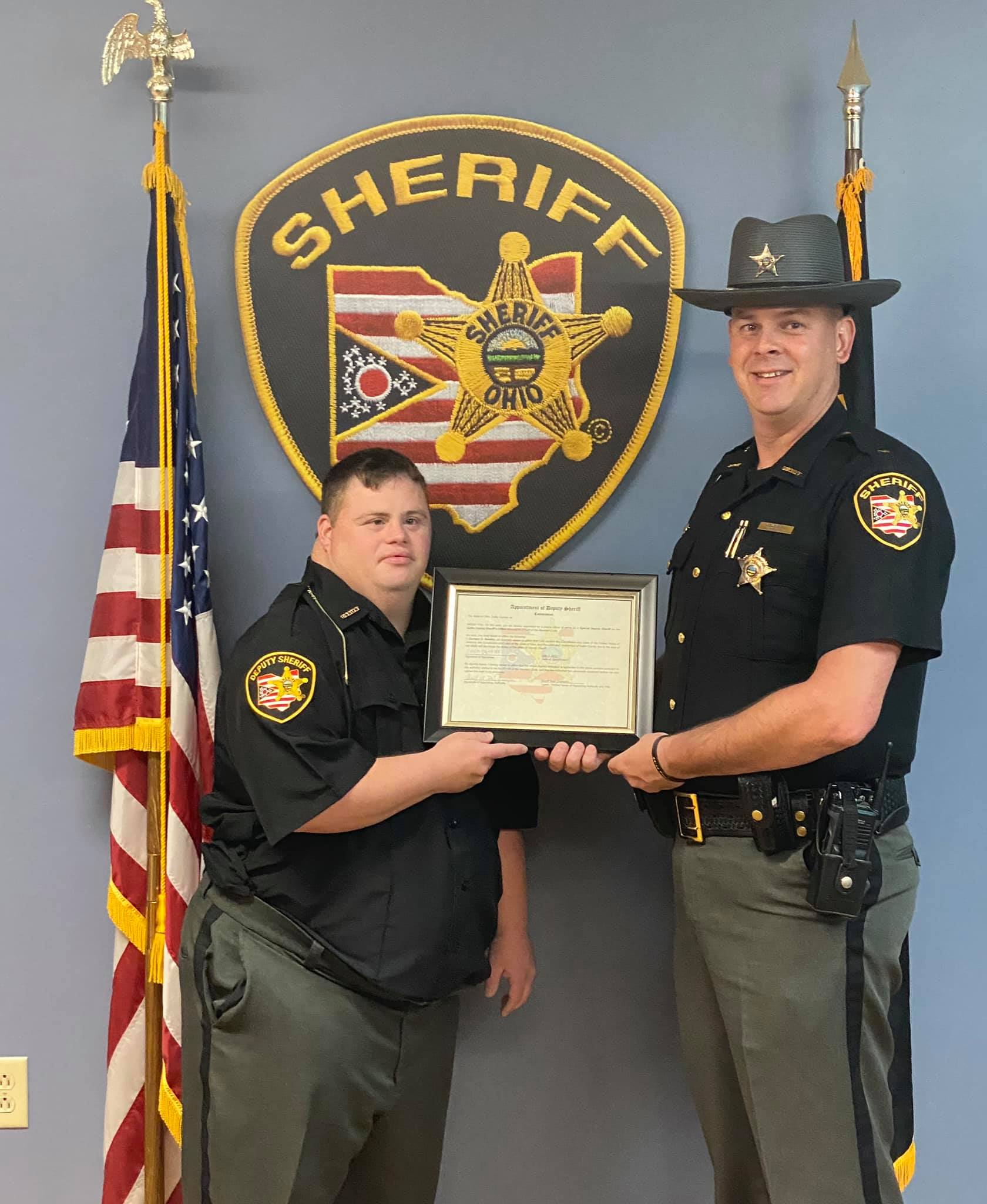 Deputy Zach receives his certificate | Photo: Facebook/Gallia County Sheriff