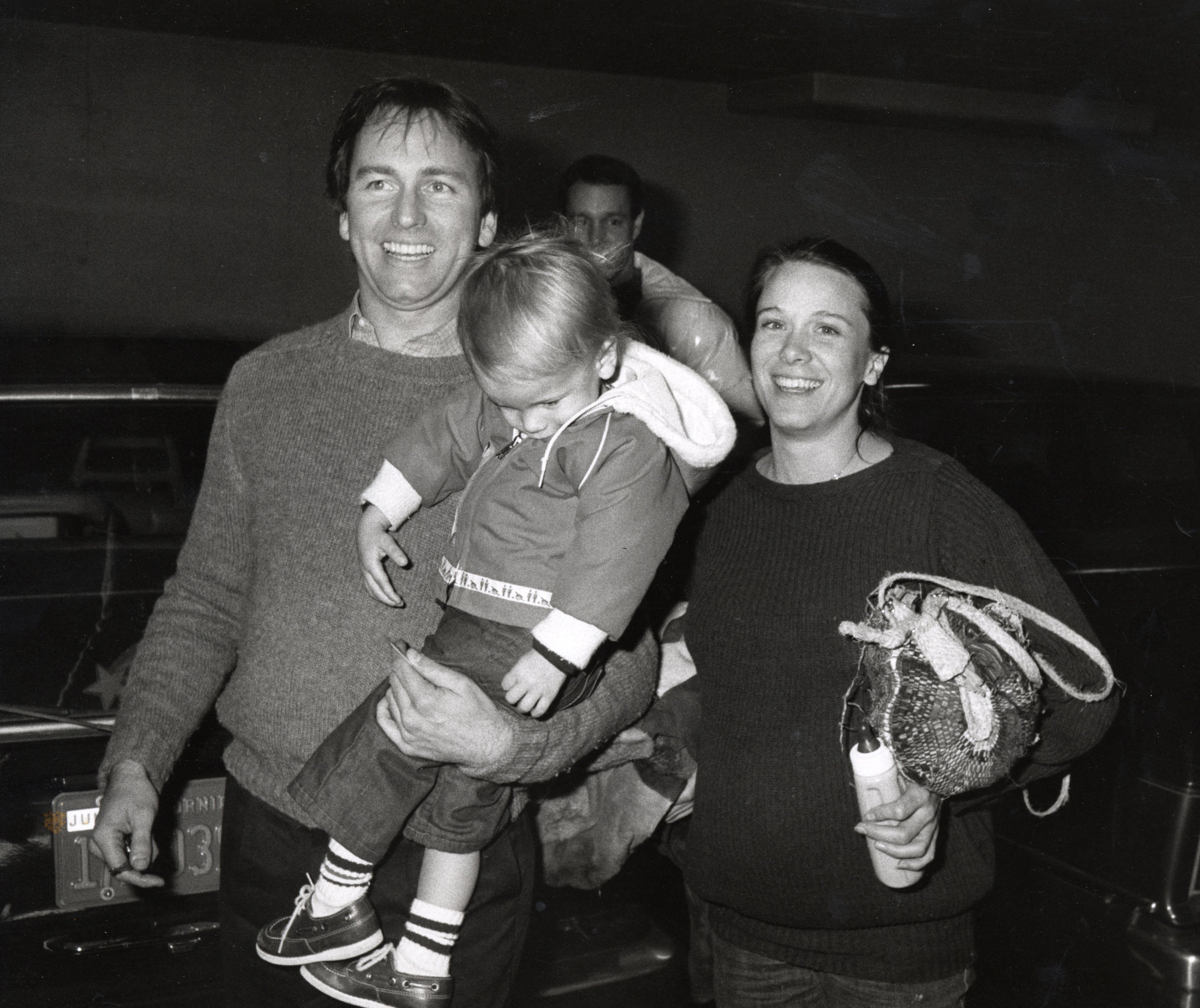 John Ritter, sein Sohn Jason und seine frühere Frau Nancy Morgan im Hamburger Hamlet, Beverly Hills, Kalifornien im Jahr 1982. |  Quelle: Getty Images