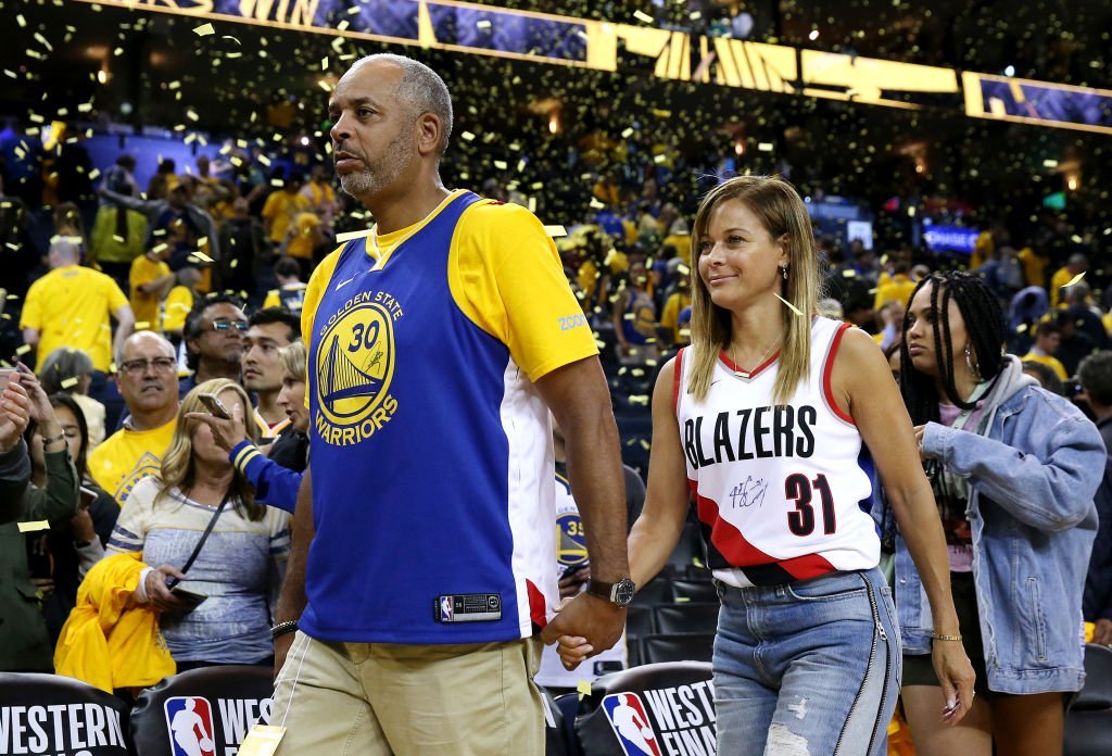 Dell Curry and Sonya Curry holding hands at game one of the NBA Western Conference Finals in Oakland, California on May 14, 2019. | Photo: Getty Images