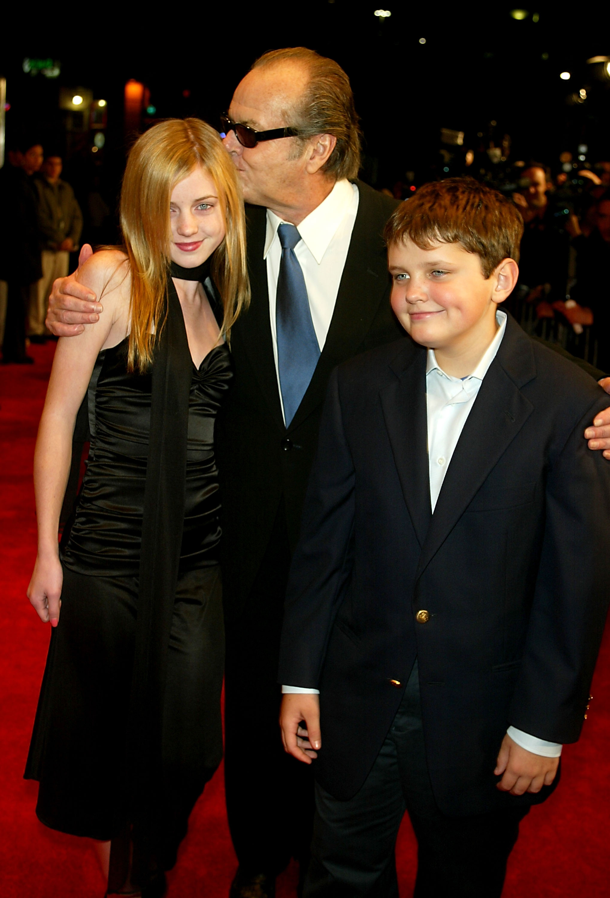 Actor Jack Nicholson with his children Loraine and Raymond, arrives at the Los Angeles premiere of "Something's Gotta Give" at the Mann Village on December 8, 2003, in Westwood, California. | Source: Getty Images