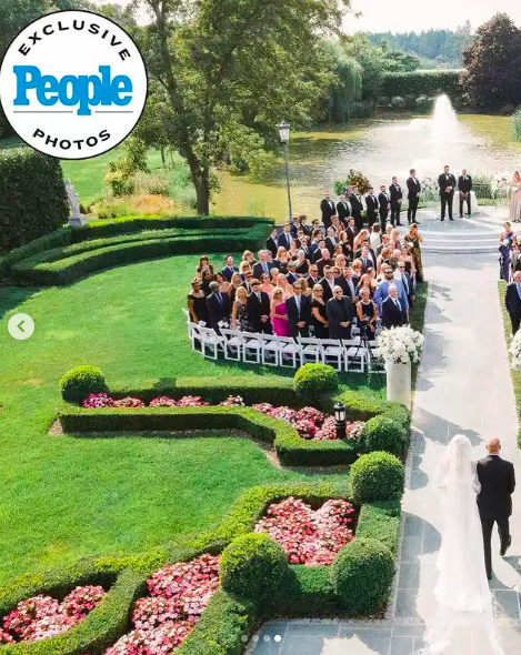 An overview shot of the guests at Jon Runyan Jr. and Victoria Schultz's wedding, posted on August 7, 2024 | Source: Instagram/victoriajrunyan and jon_run1