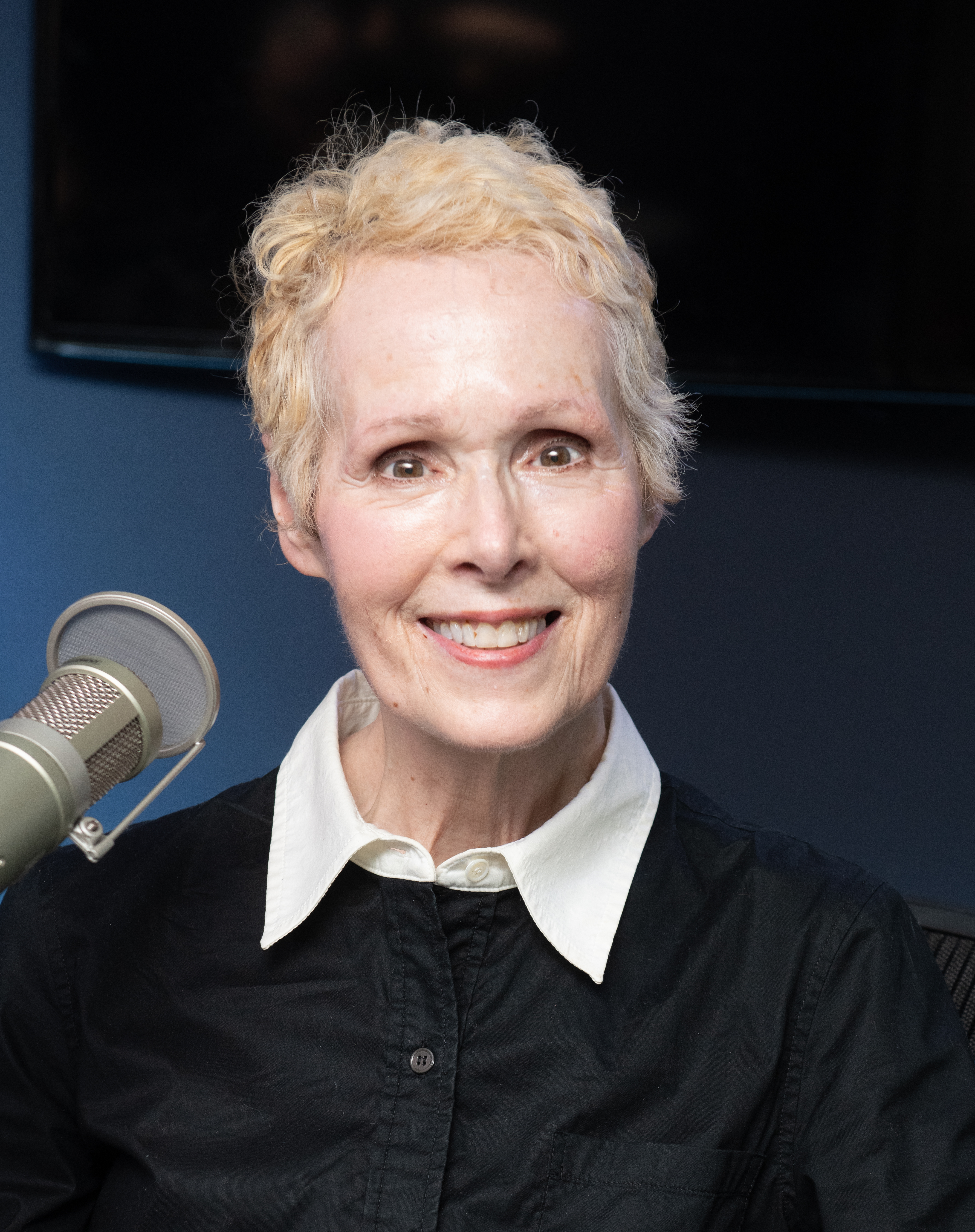 E. Jean Carroll visits "Tell Me Everything" with John Fugelsang at the SiriusXM Studios on July 11, 2019, in New York City | Source: Getty Images
