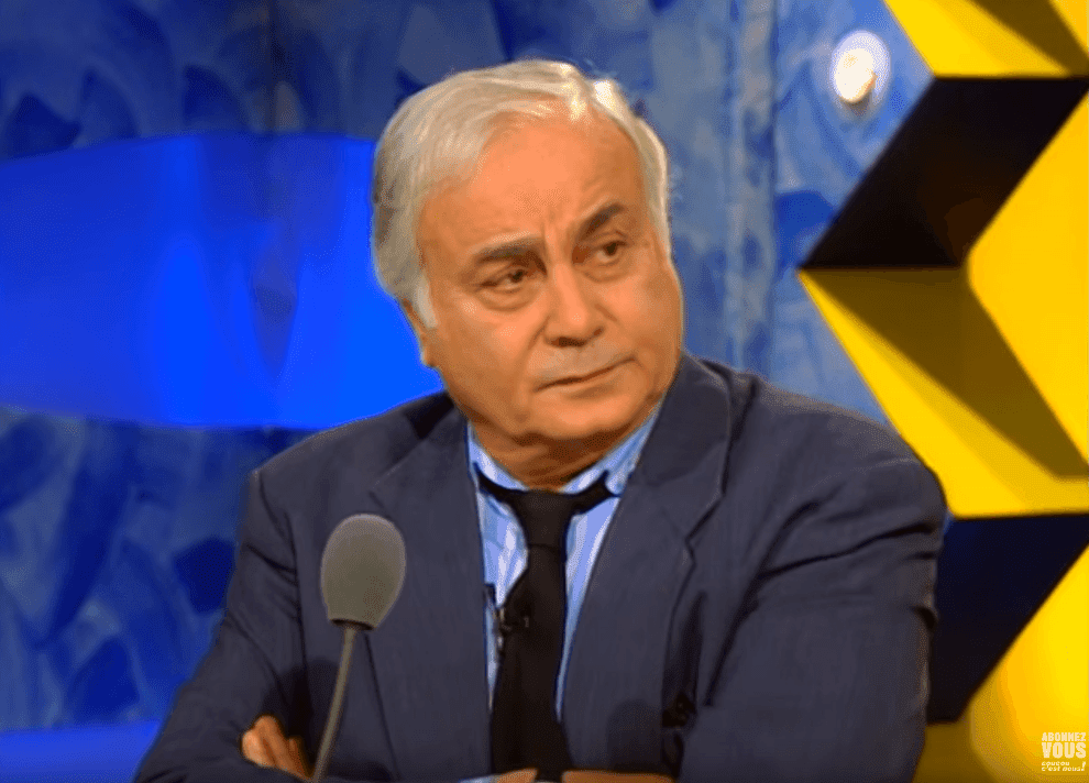 source: François Perrot devant le micro du TF1 | Youtube / Coucou C'est Nous!