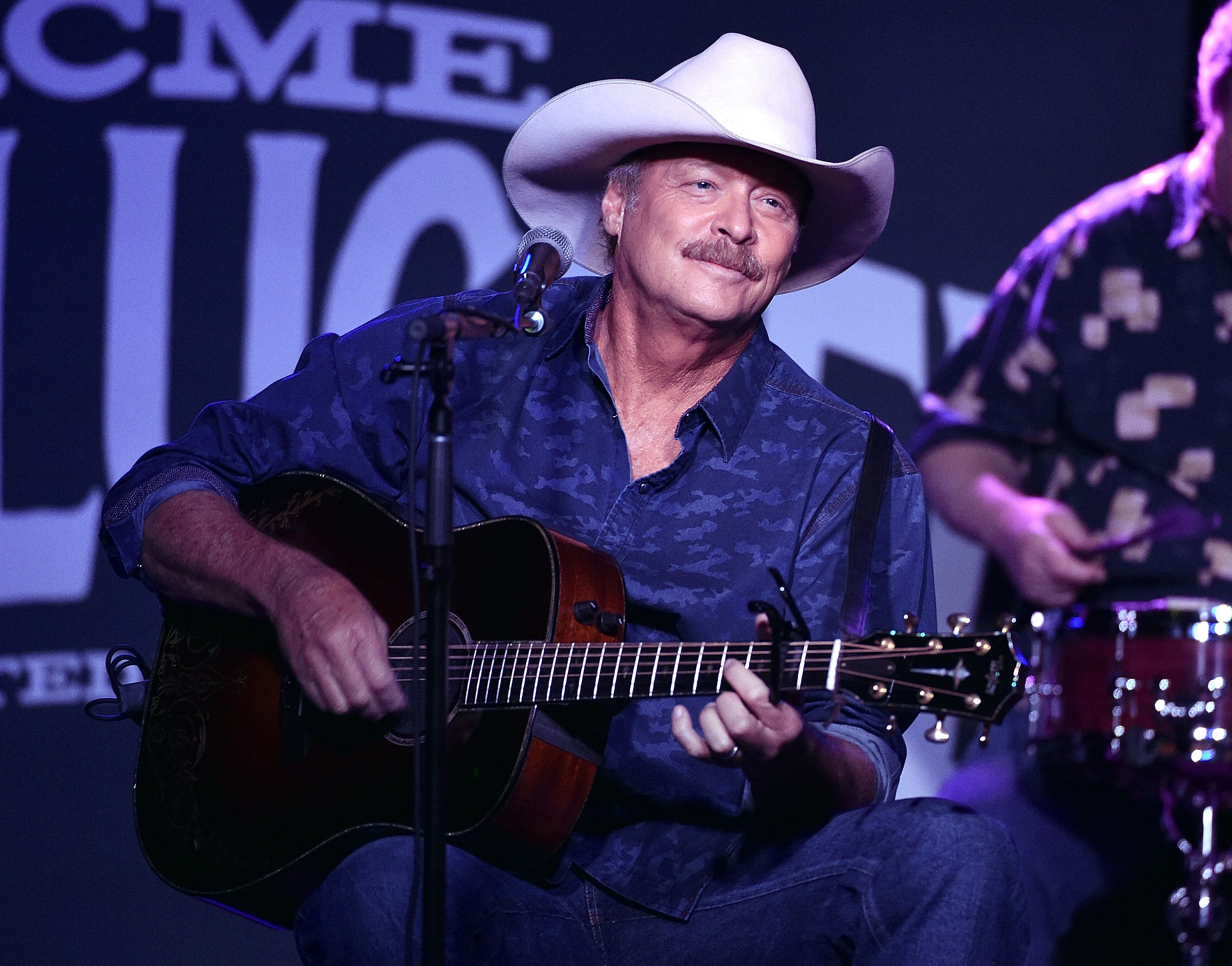 Alan Jackson performs live at Acme Feed & Seed on June 7, 2016 in Nashville, Tennessee ┃Source: Getty Images