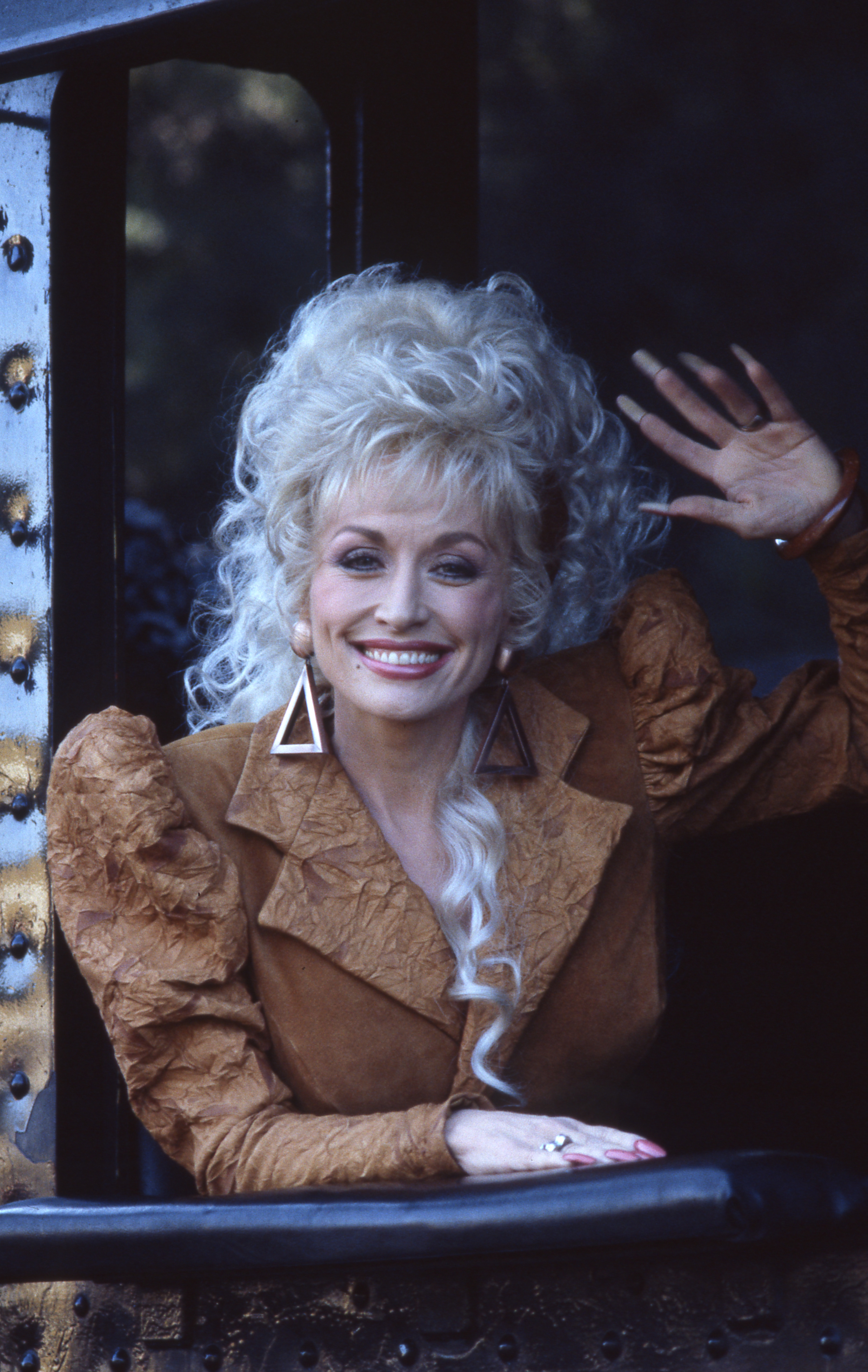 Dolly Parton on the "Dolly" set in 1987 | Source: Getty Images