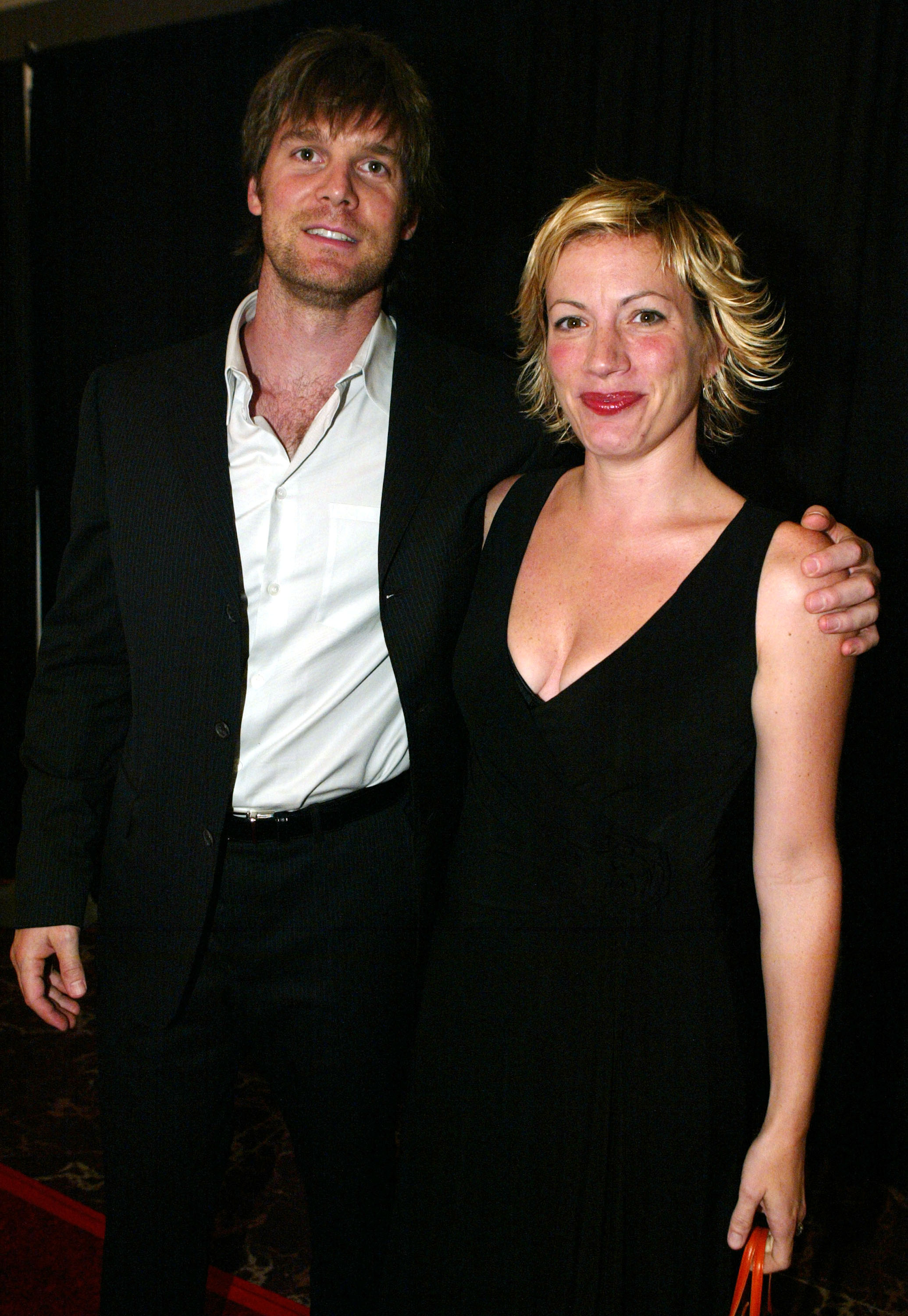 Peter Krause and Christine King during The Lili Claire Foundation's 6th Annual Benefit at The Beverly Hilton Hotel on October 18, 2003, in Beverly Hills, California. | Source: Getty Images