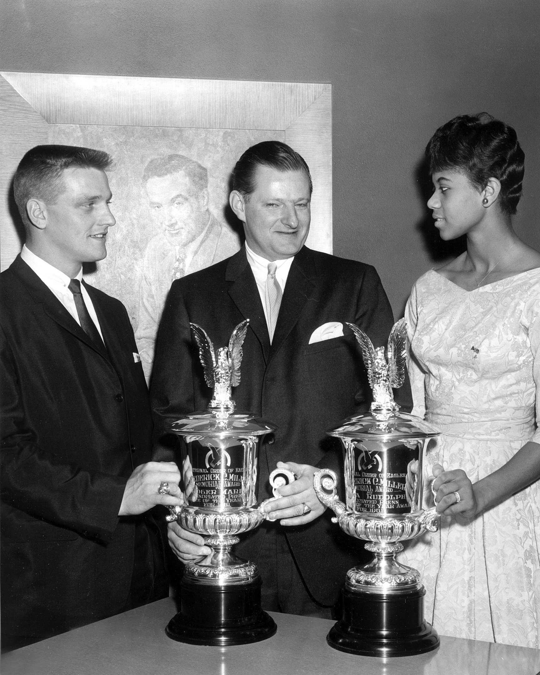 Wilma Rudolph receives the Fraternal Order of Eagles Award 1961 alongside Roger Maris | Photo: Wikimedia Commons Images, CC BY-SA 3.0