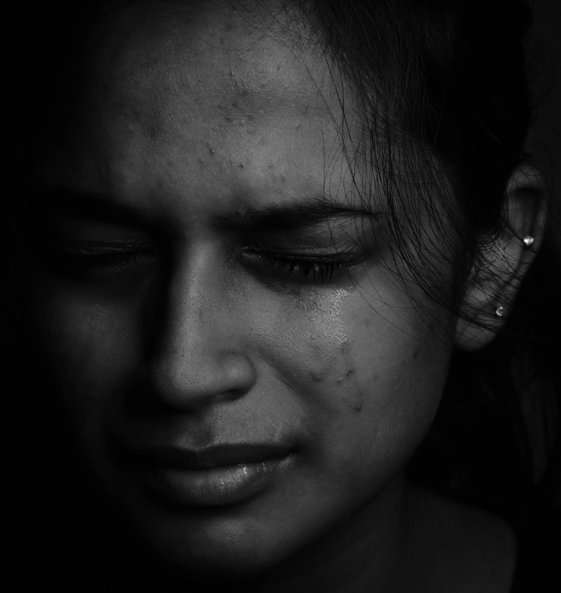 A woman crying | Source: Pexels