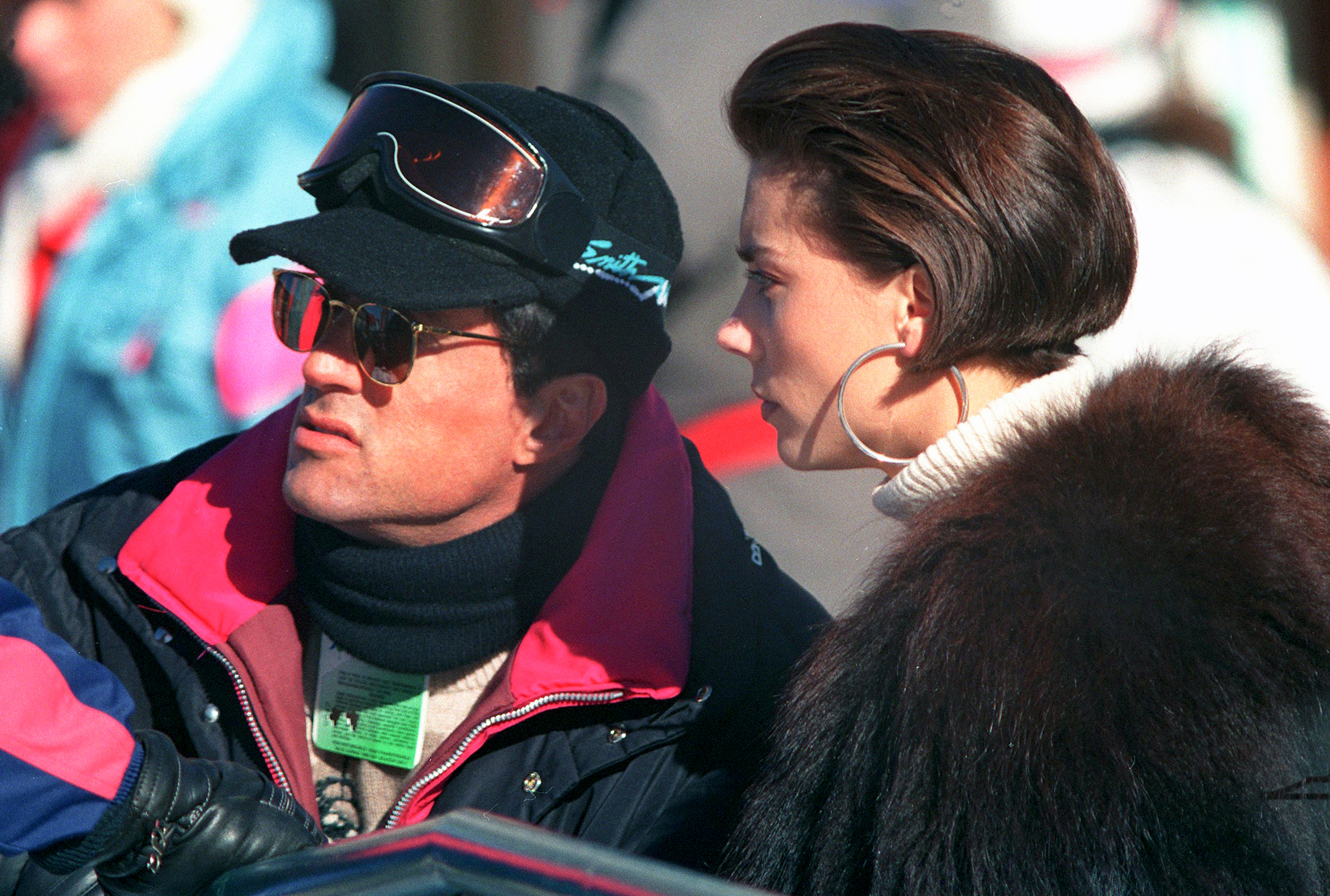 Sylvester Stallone y Jennifer Flavin esquiando en 1995 | Foto: Getty Images