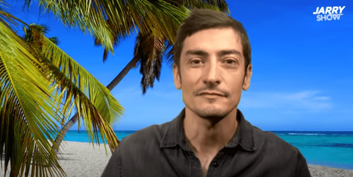 Claude Dartois dans l'émission YouTube de l'humoriste Jarry | Photo : Youtube Jarry Show
