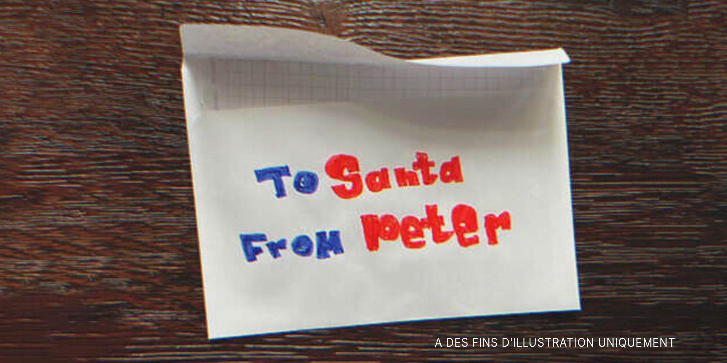 Une enveloppe 'Au Père Noël de la part de Peter' | Source : AmoMama