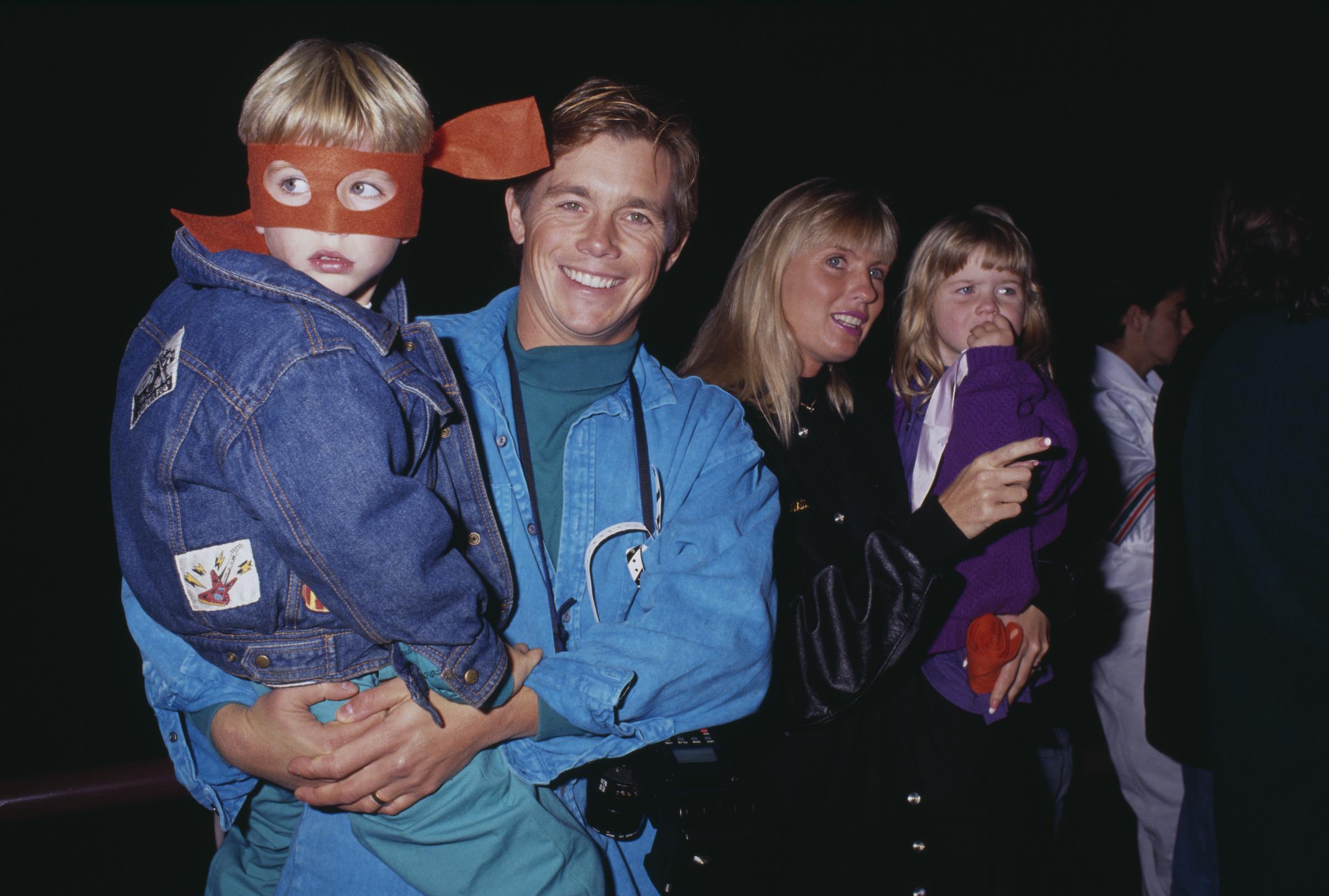 Christopher Atkins and Lyn Barron with their children at the Teenage Mutant Ninja Turtle's "Coming Out of Their Shells" Rock & Roll Tour on November 21, 1990, in Universal City, California. | Source: Getty Images