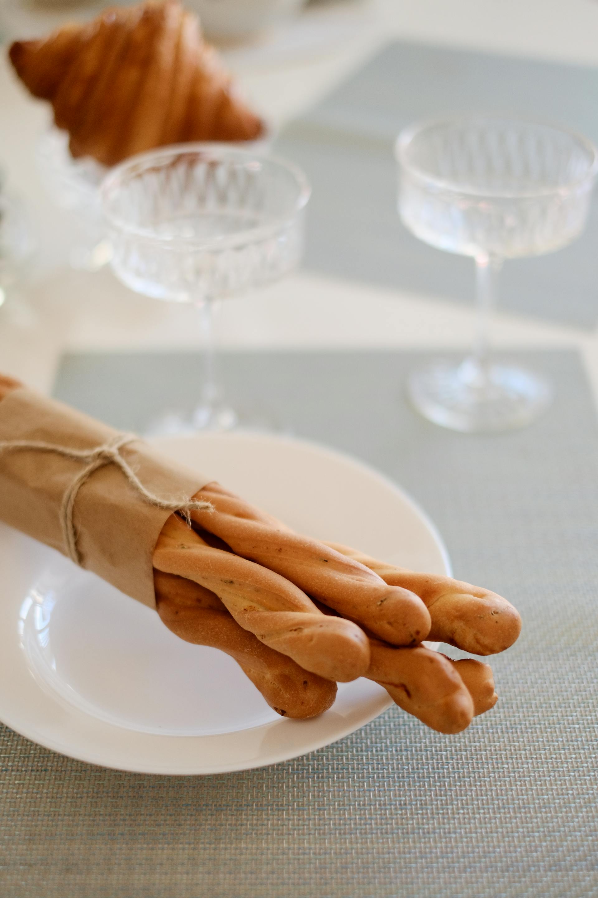 Breadsticks on a plate | Source: Pexels