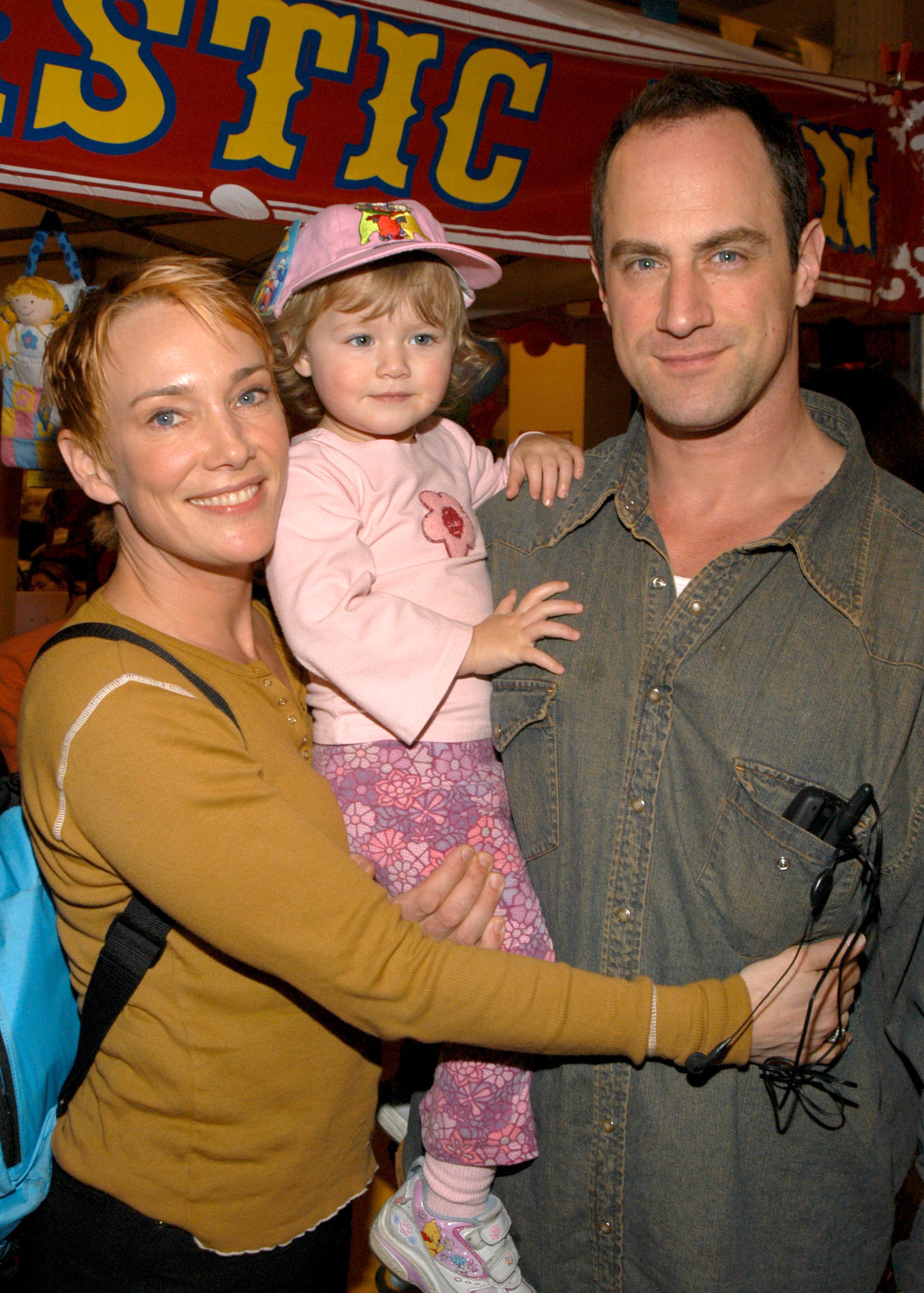 Chris Meloni, Sherman Williams, and their daughter Sophia Meoloni at Children's Day Artrageous Hosted by the Edwin Gould Foundation on April 5, 2003. | Source: Stephen Lovekin/FilmMagic/Getty Images