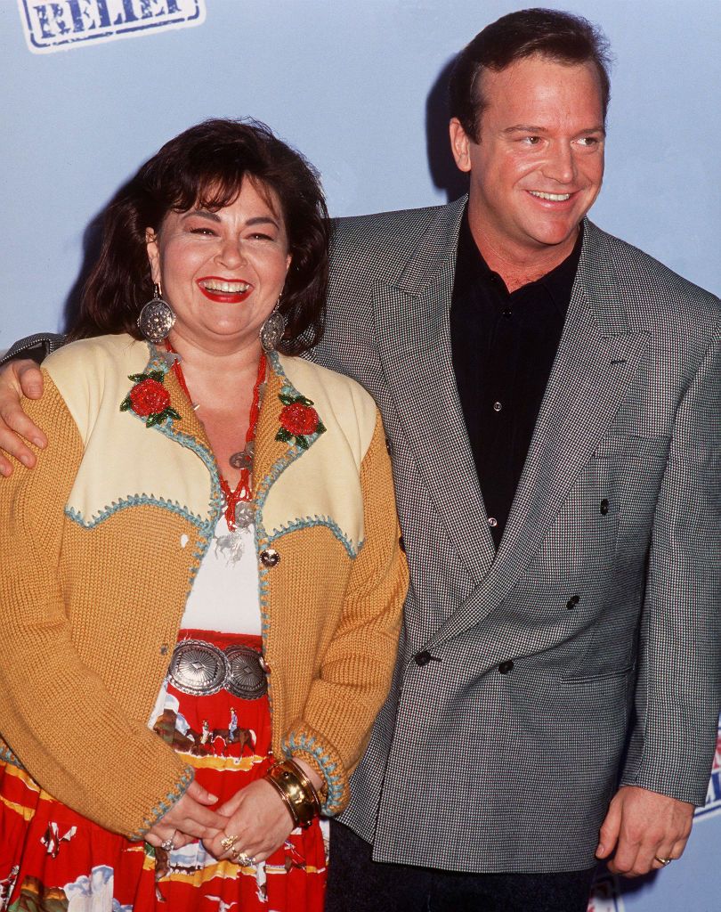 Roseanne Barr with her husband, actor Tom Arnold, circa 1990 | Photo: Kypros/Getty Images