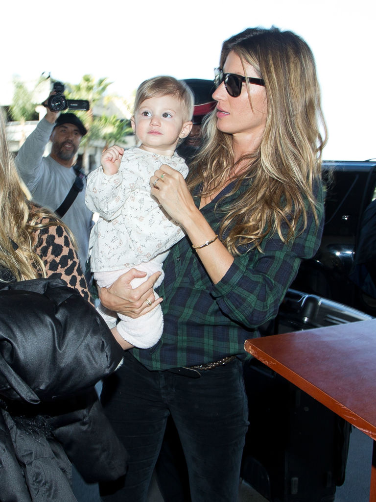Gisele Bundchen and her daughter Vivian Lake Brady are seen at LAX airport on February 09, 2014 in Los Angeles, California. (Photo by GVK/Bauer-Griffin/GC Images)