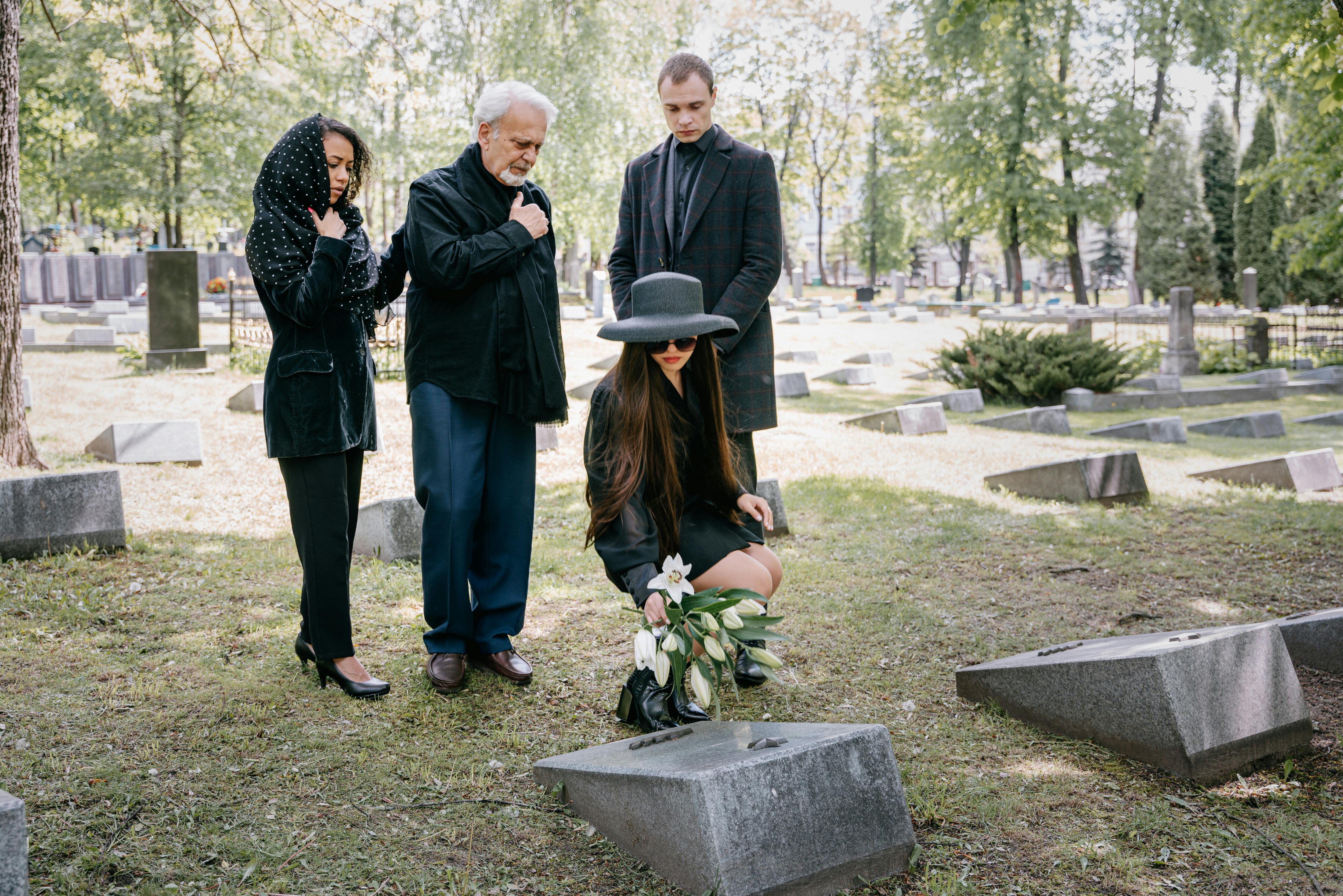 A family mourning at the cemetery | Source: Pexels