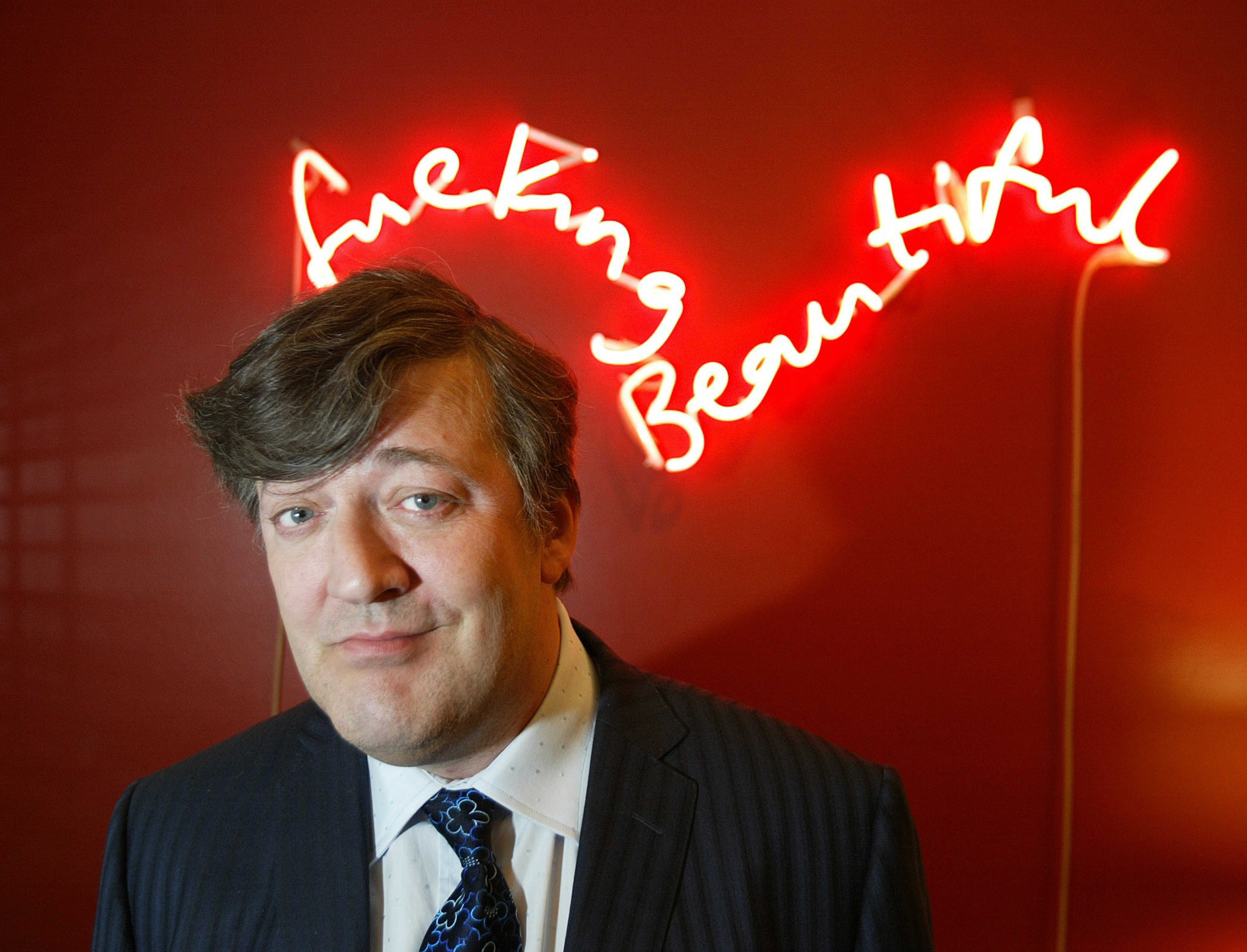 A publicity photo of Stephen Fry from June 16, 2005. | Source: Getty Images