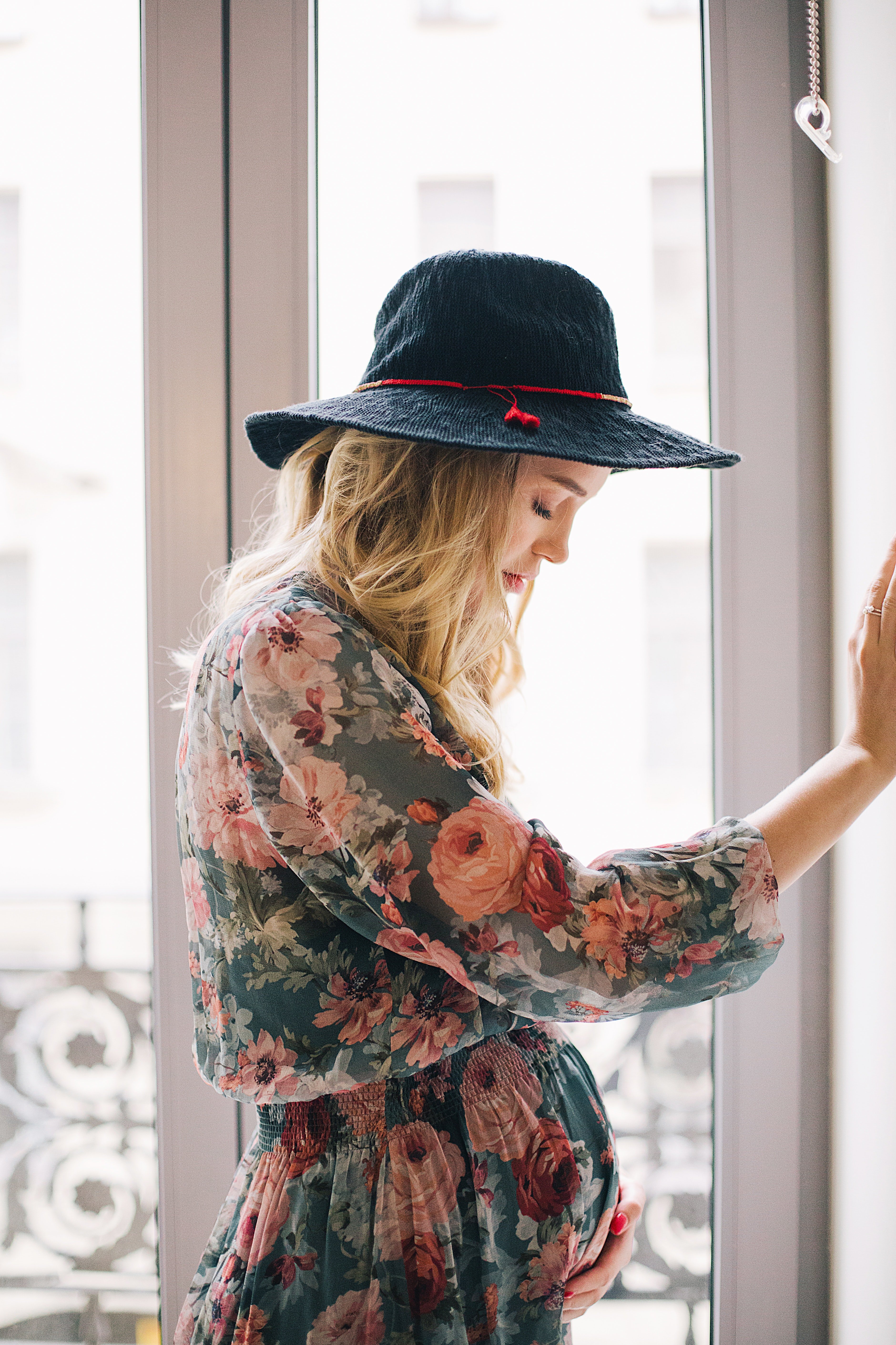 A pregnant woman caressing her belly. | Source: Pexels