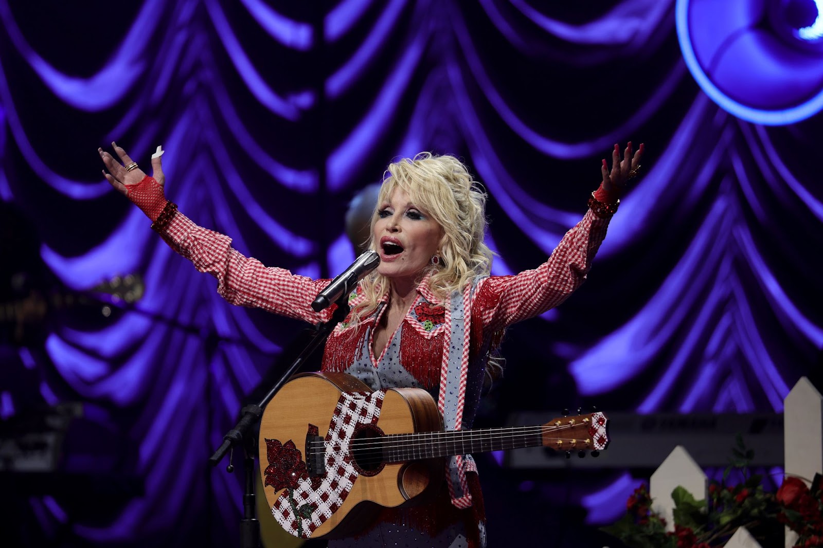 Dolly Parton performing during Blockchain Creative Labs' Dollyverse event at the 2022 SXSW Conference and Festivals on March 18 in Austin, Texas. | Source: Getty Images