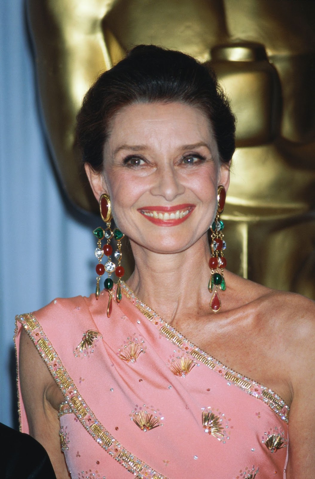 Audrey Hepburn at the 58th Annual Academy Awards in Los Angeles in 1986. | Source: Getty Images