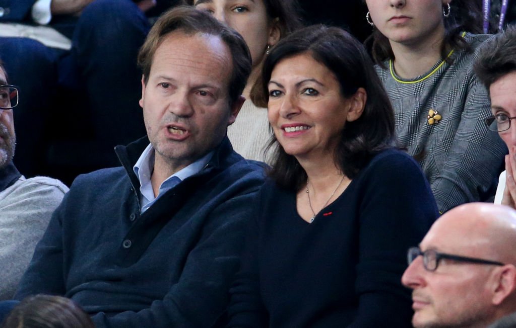 Anne Hidalgo et Jean-Marc Germain assistent le final de l'Euro de foot féminin en 2018. Photo : Getty Images