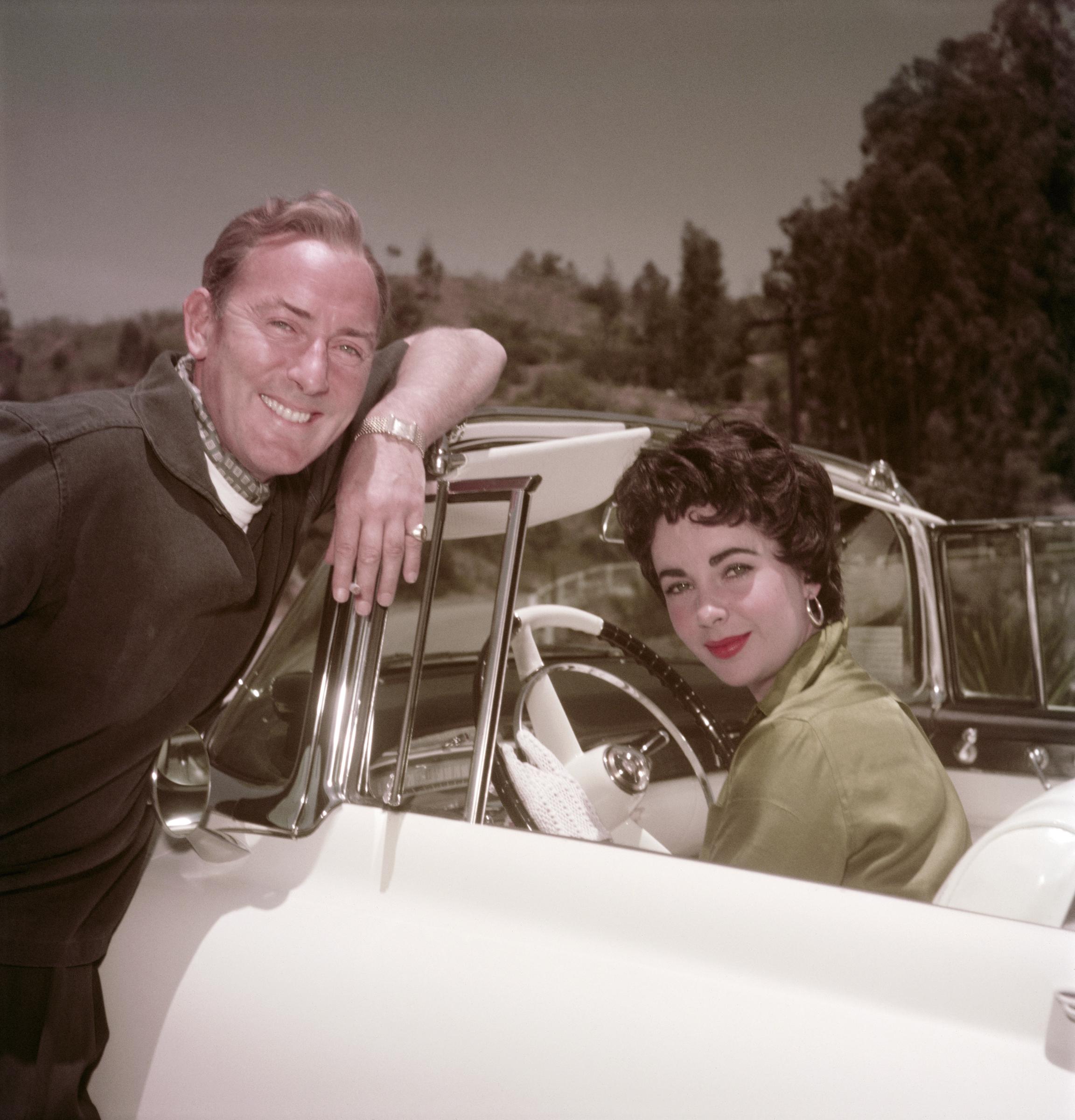 Michael Wilding and Elizabeth Taylor photographed on January 1, 1955 | Source: Getty Images