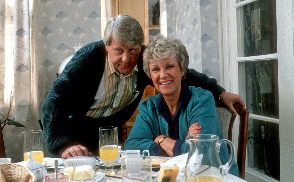 Stephan Orlac, Maria Sebaldt, ZDF-Familien-Serie "Die Wicherts von nebenan" am 19.02.1988 in Deutschland. (Foto von Peter Bischoff) I Quelle: Getty Images