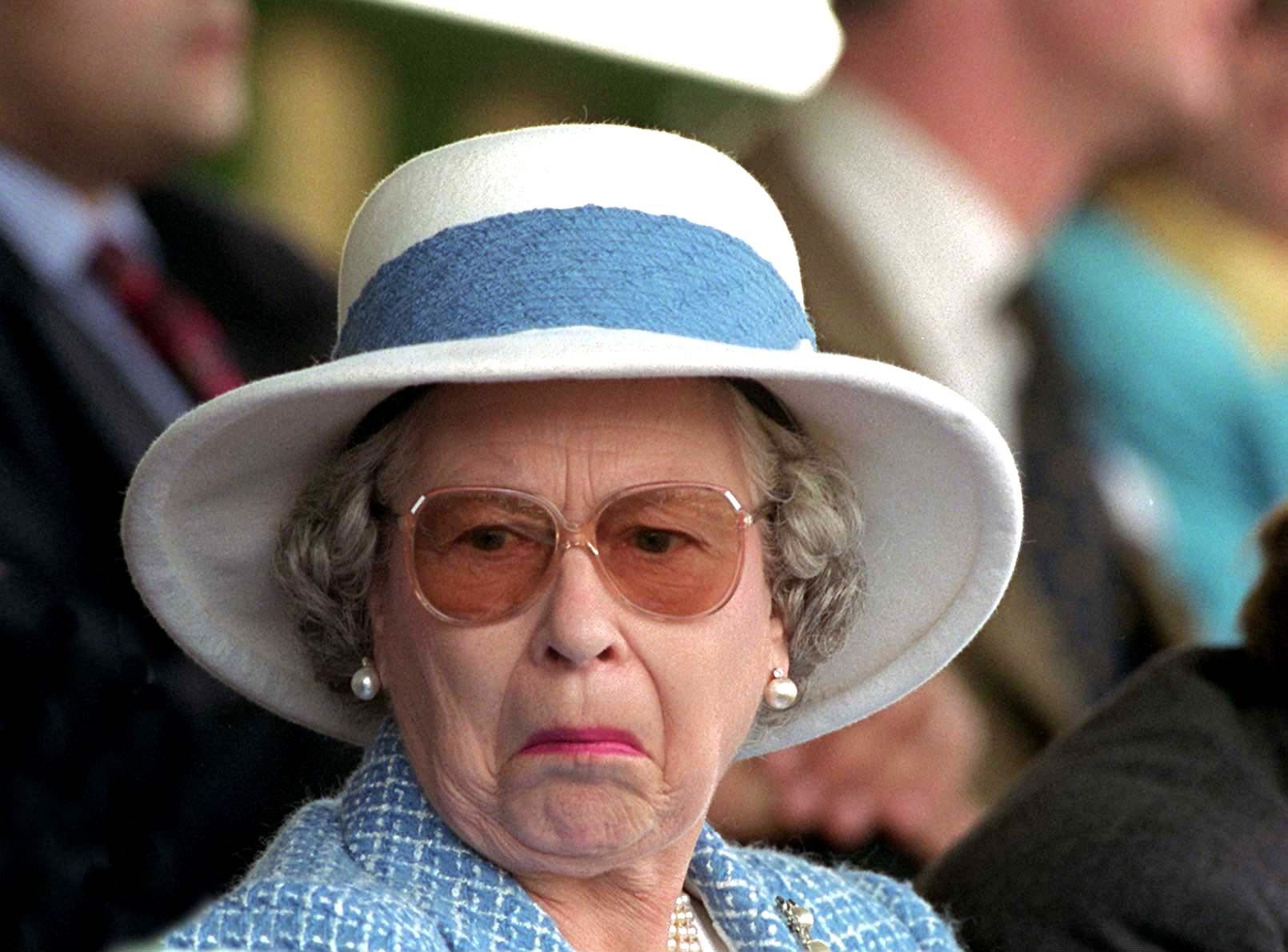 La reina Elizabeth II en el Royal Windsor Horse Show en el castillo de Windsor, 18 de mayo de 1997, en Inglaterra. | Foto: Getty Images