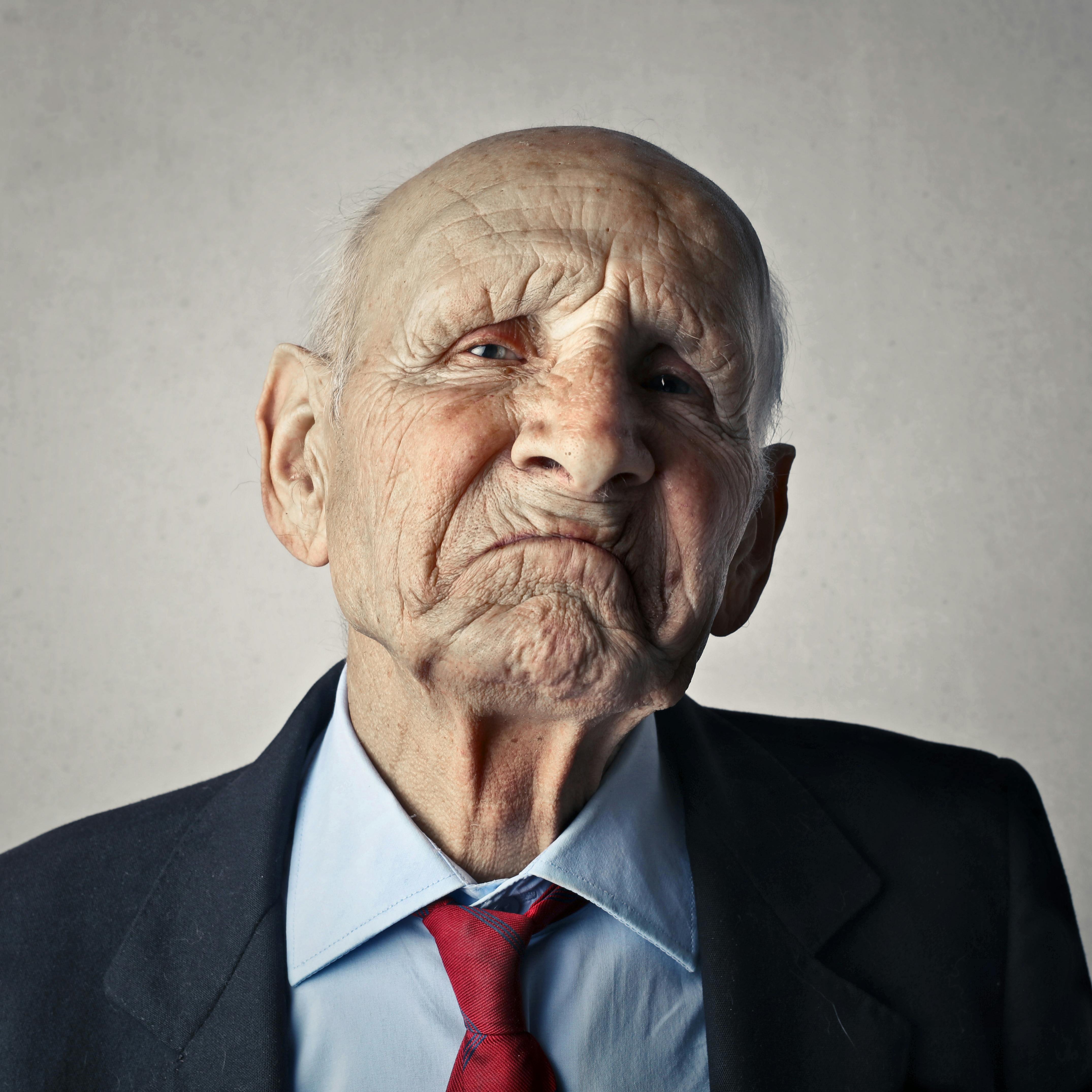 A disapproving elderly man | Source: Pexels