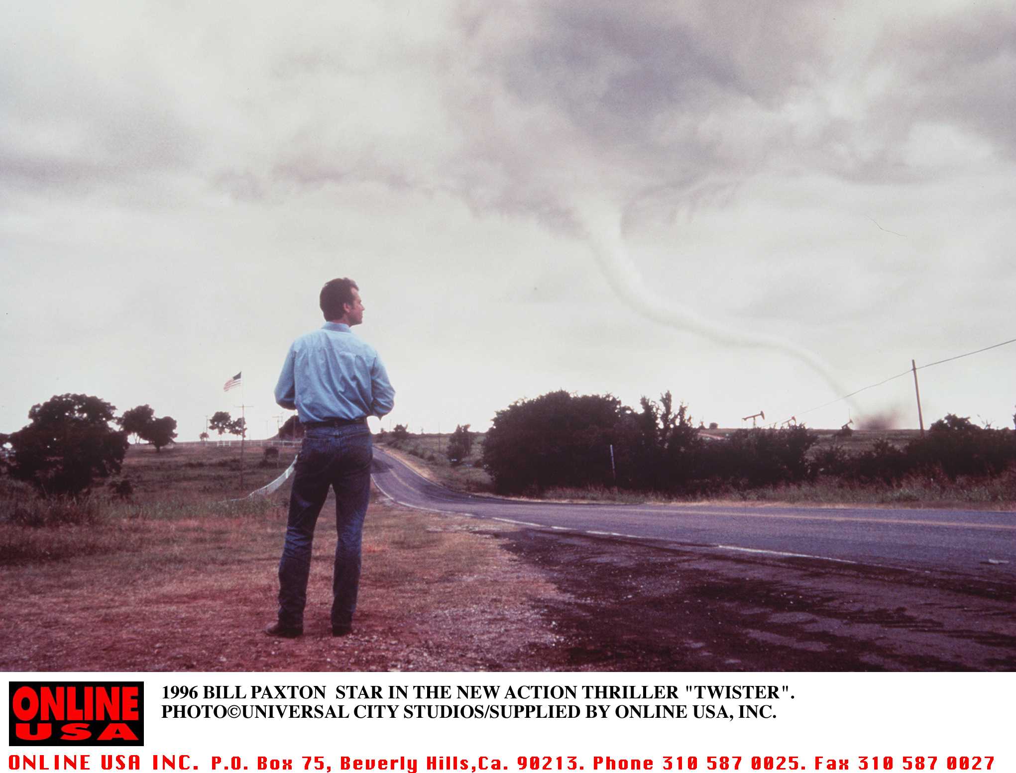 Bill Paxton in the action-thriller "Twister," on May 16, 1996. | Source: Getty Images