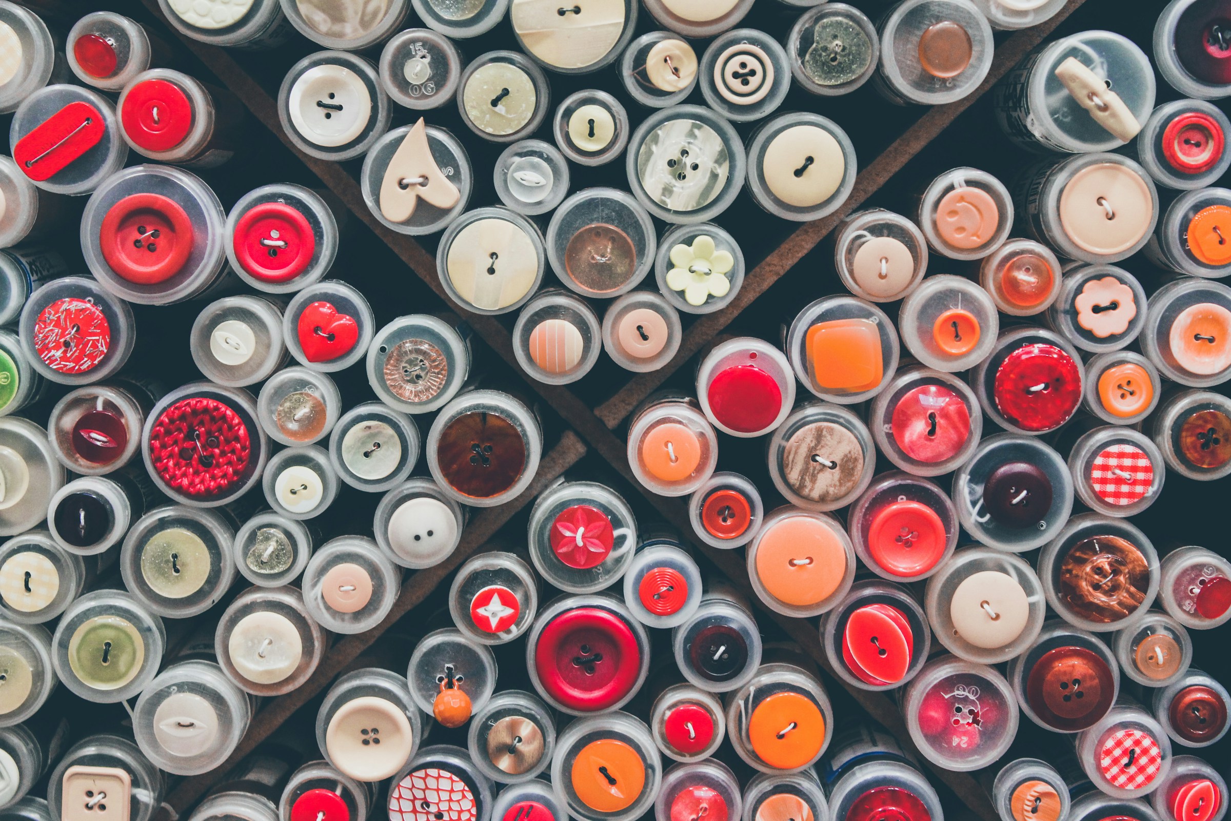 An aerial view of different buttons | Source: Unsplash