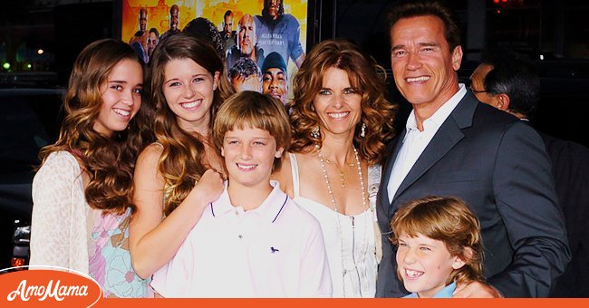 Ein Foto von Arnold Schwarzenegger, seiner Frau Maria Shriver und ihren Kindern | Quelle: Getty Images